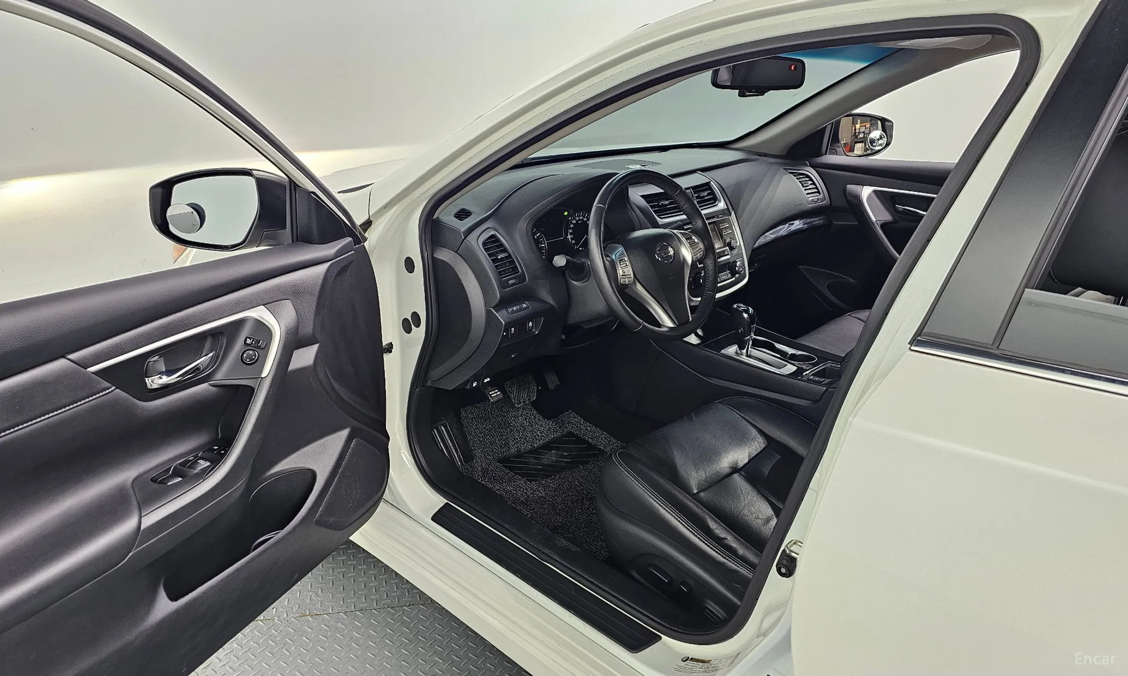 Nissan Altima превью 10