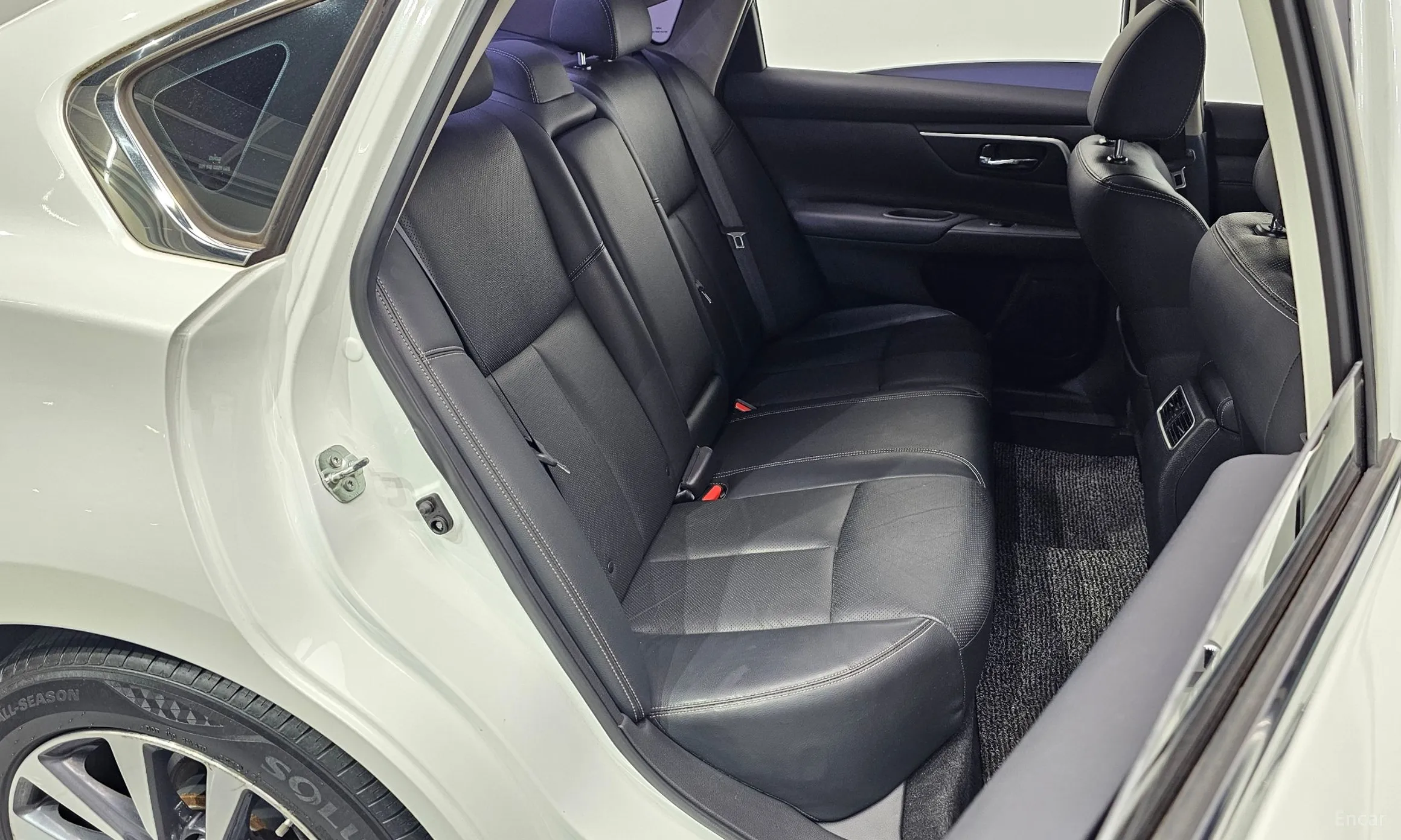 Nissan Altima превью 11
