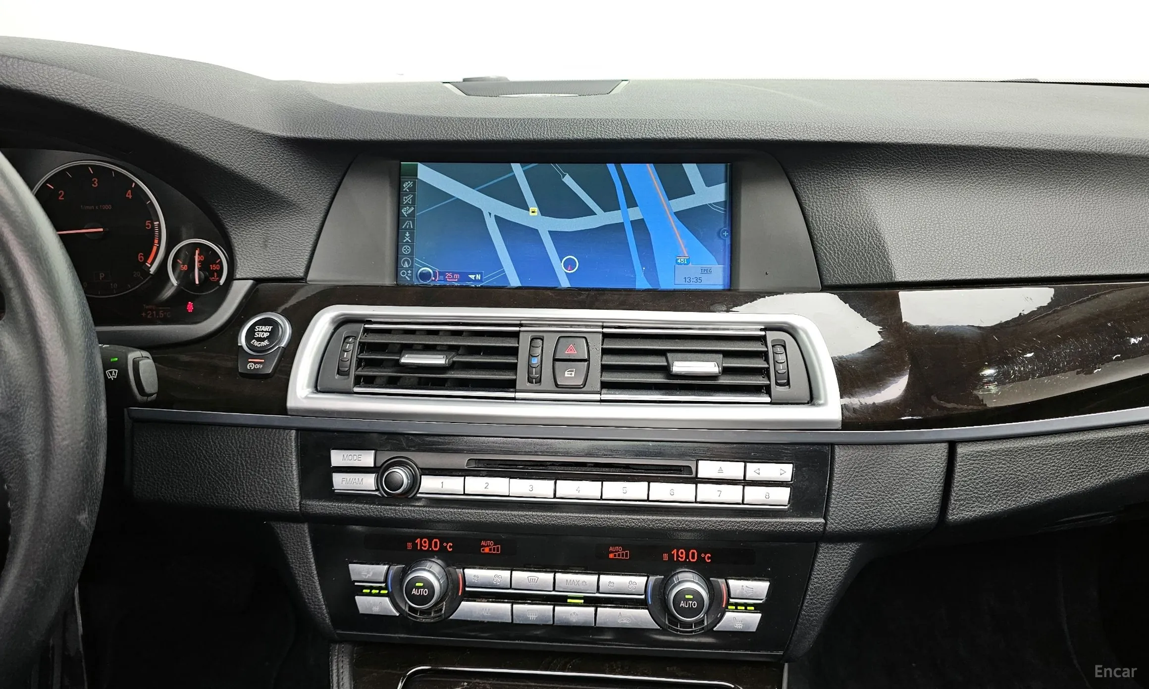 BMW 5 Series (F10) превью 13
