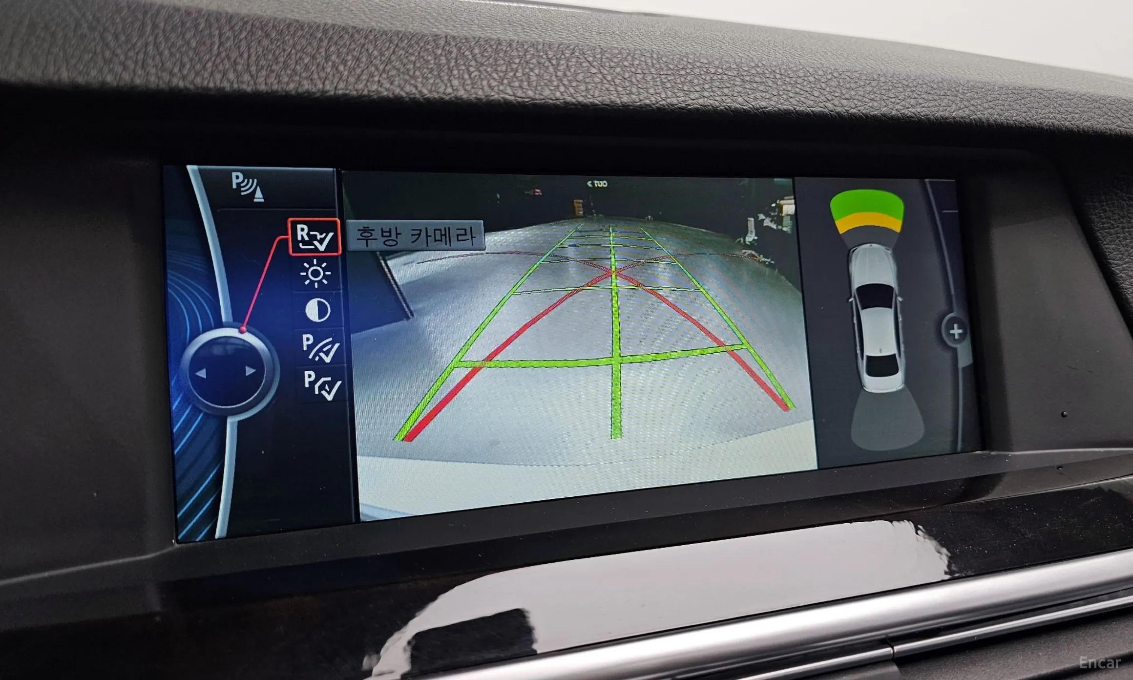 BMW 5 Series (F10) превью 14