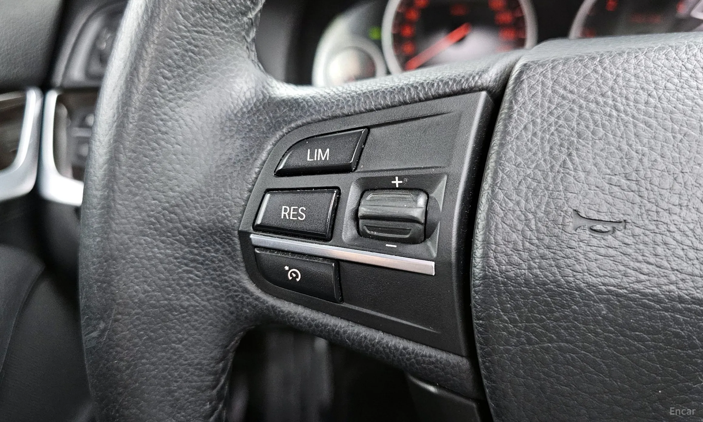 BMW 5 Series (F10) превью 16