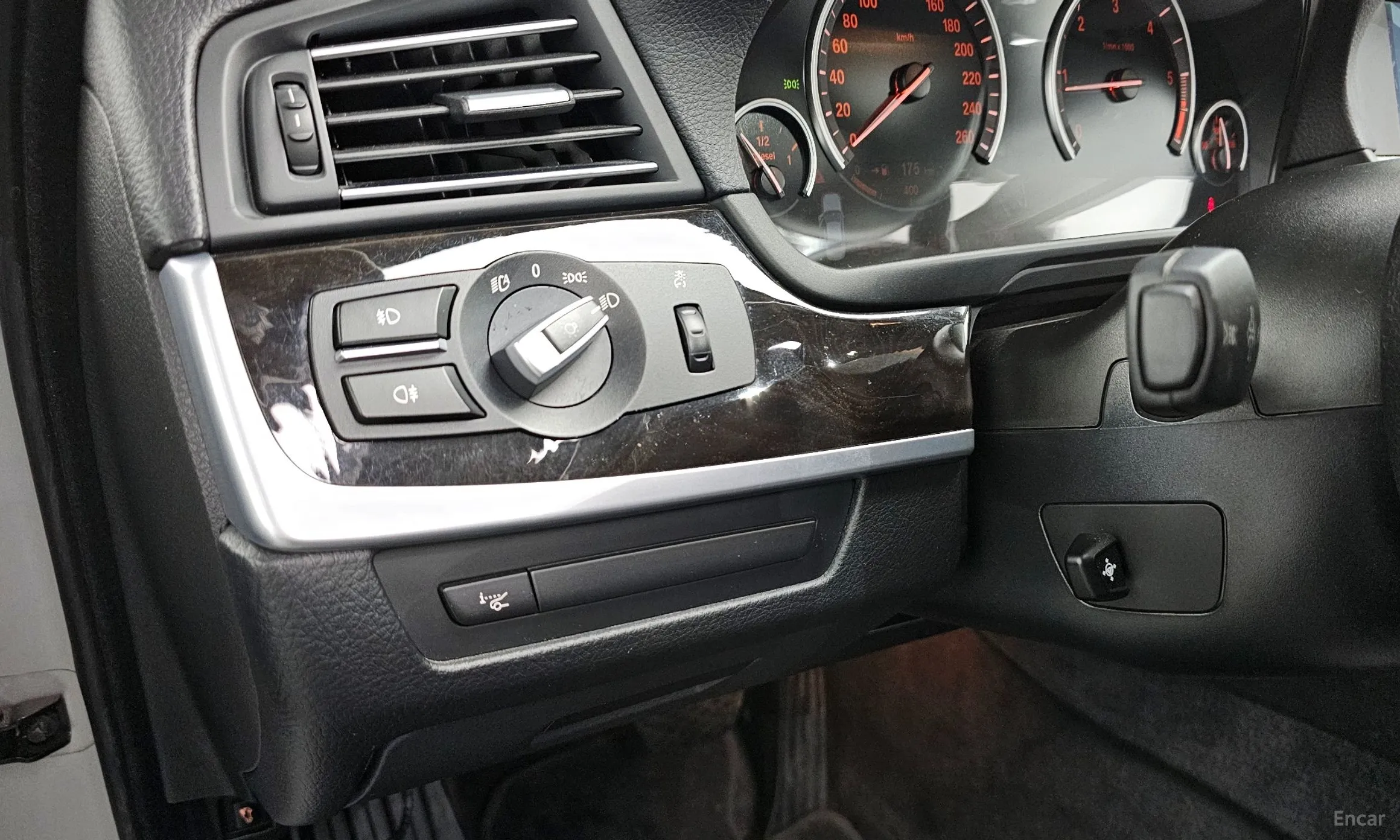BMW 5 Series (F10) превью 20