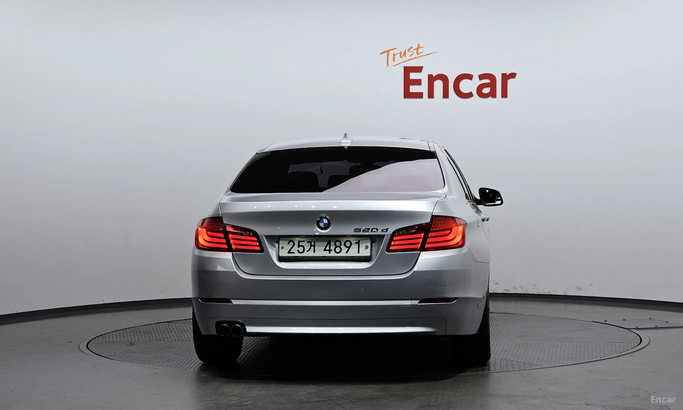 BMW 5 Series (F10) превью 4