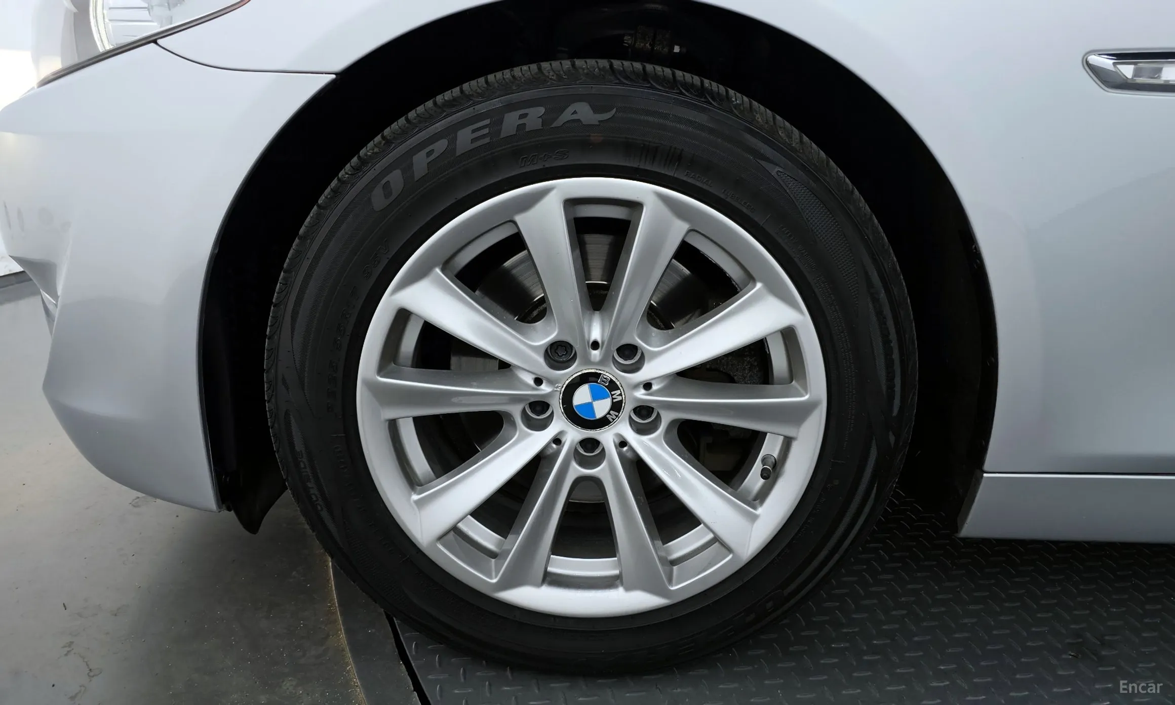 BMW 5 Series (F10) превью 5