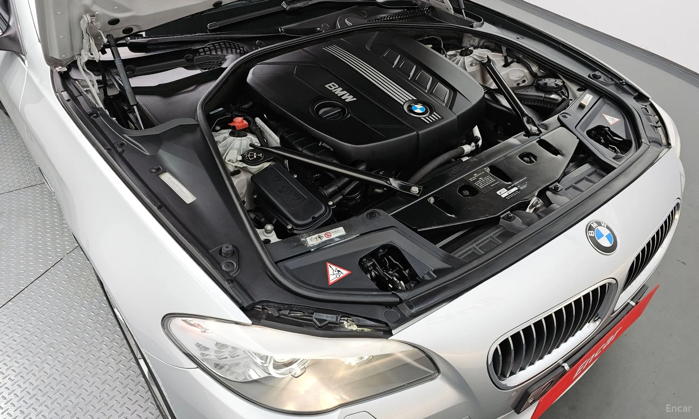 BMW 5 Series (F10) превью 6