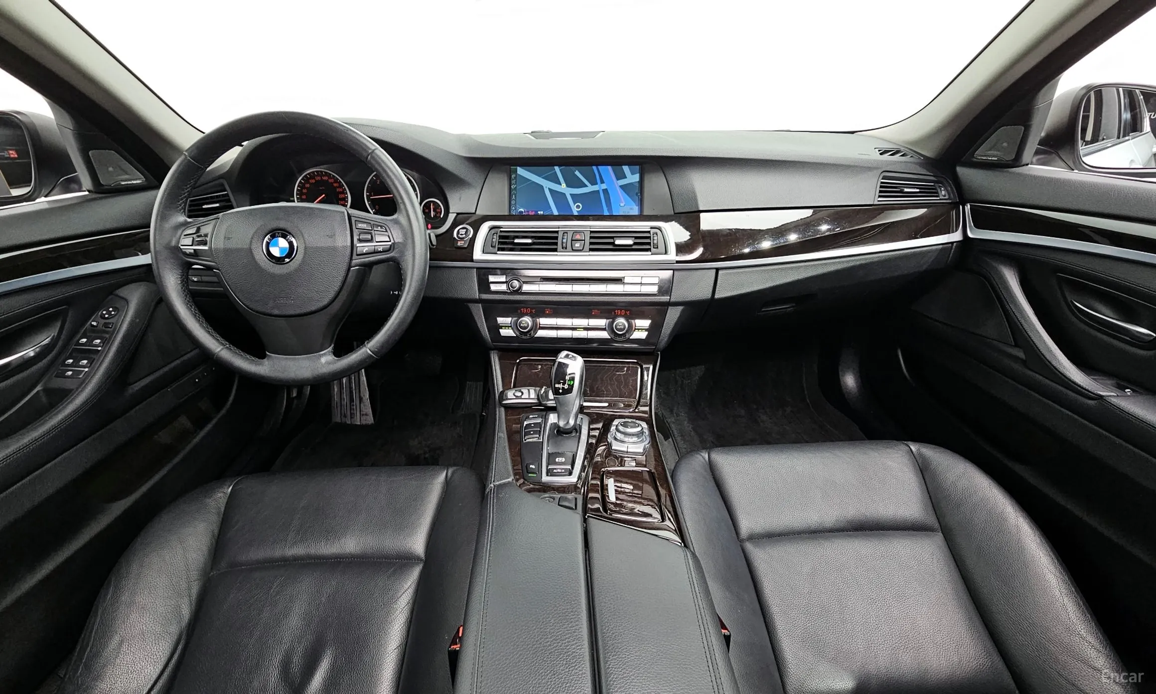 BMW 5 Series (F10) превью 7