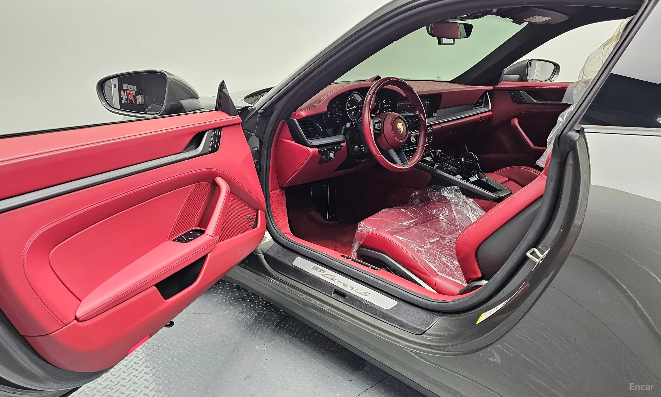 Porsche 911 (992) превью 10