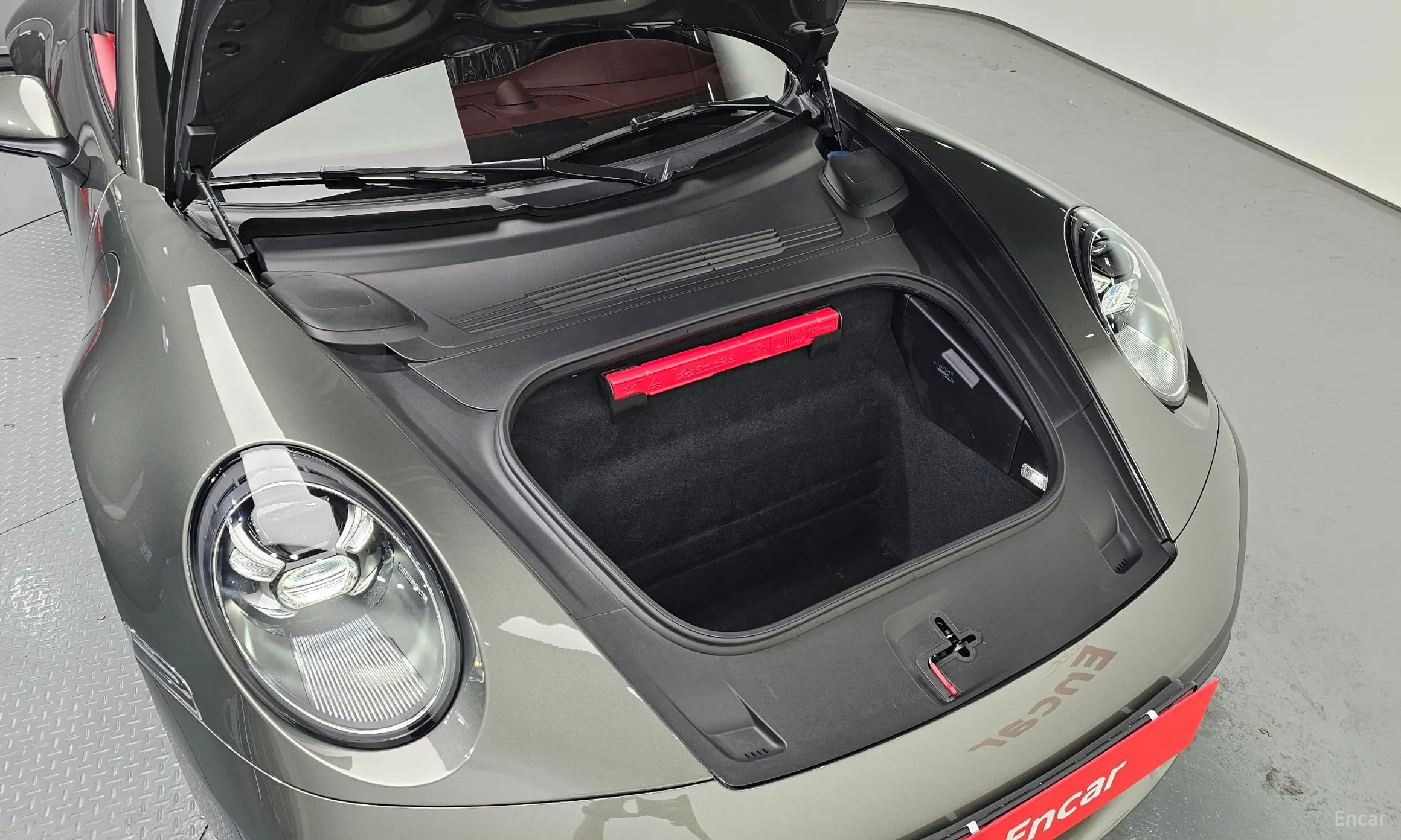 Porsche 911 (992) превью 6