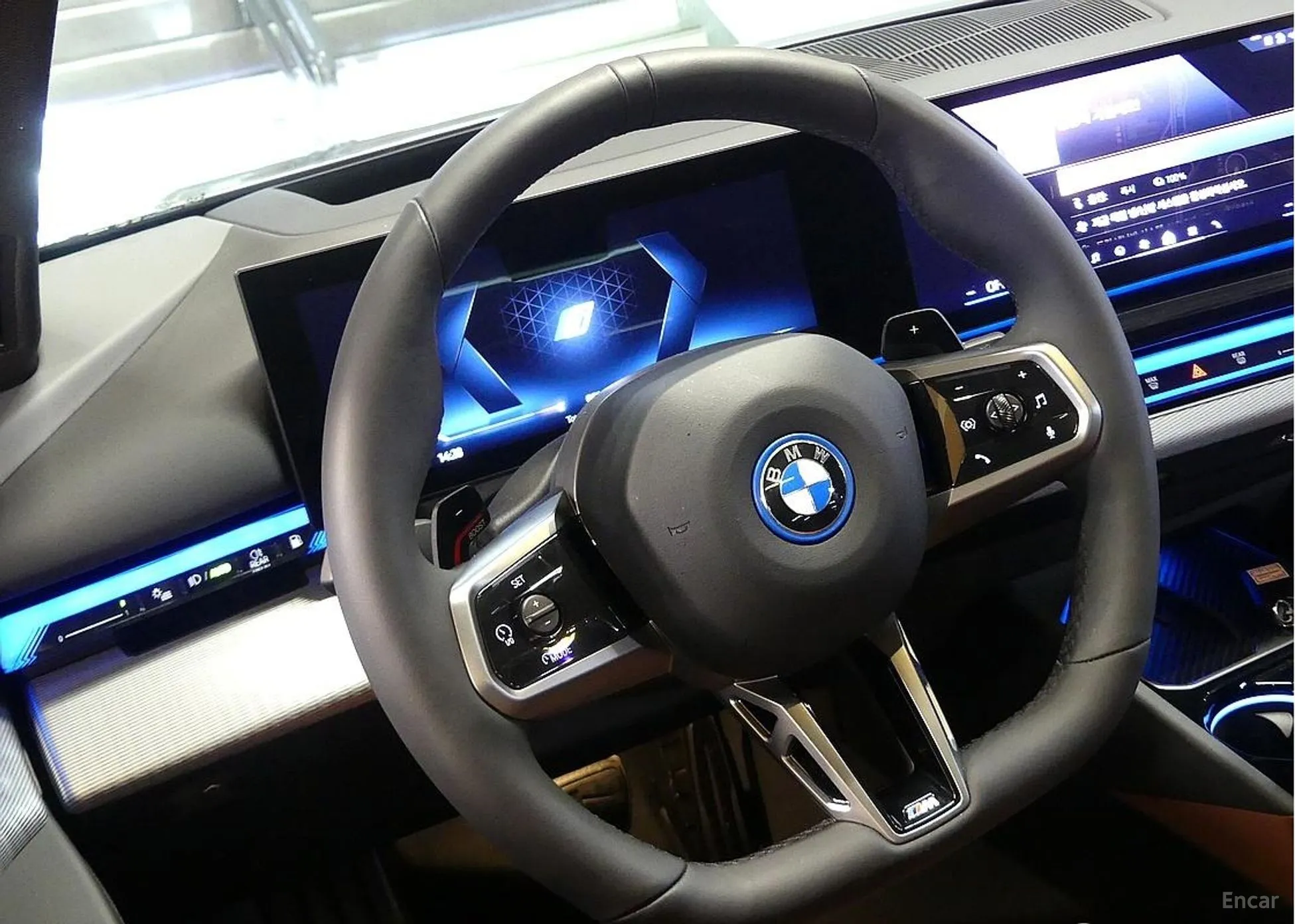 BMW 5 Series (G60) превью 12