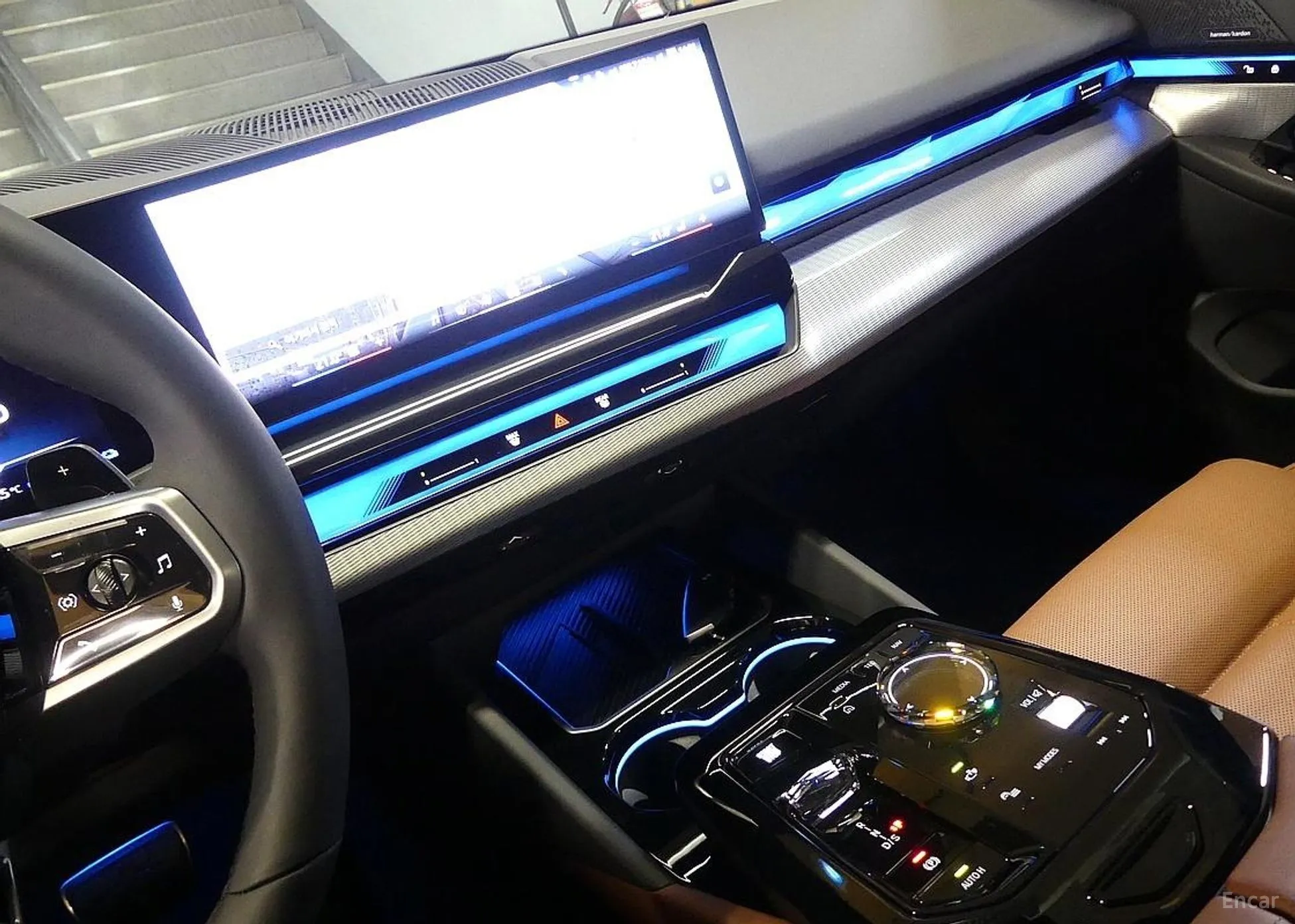 BMW 5 Series (G60) превью 13