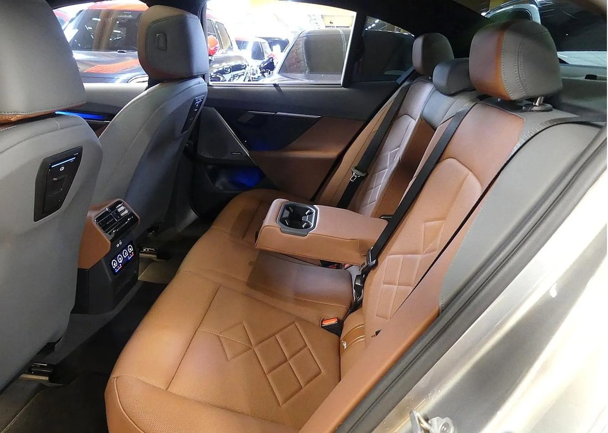 BMW 5 Series (G60) превью 17