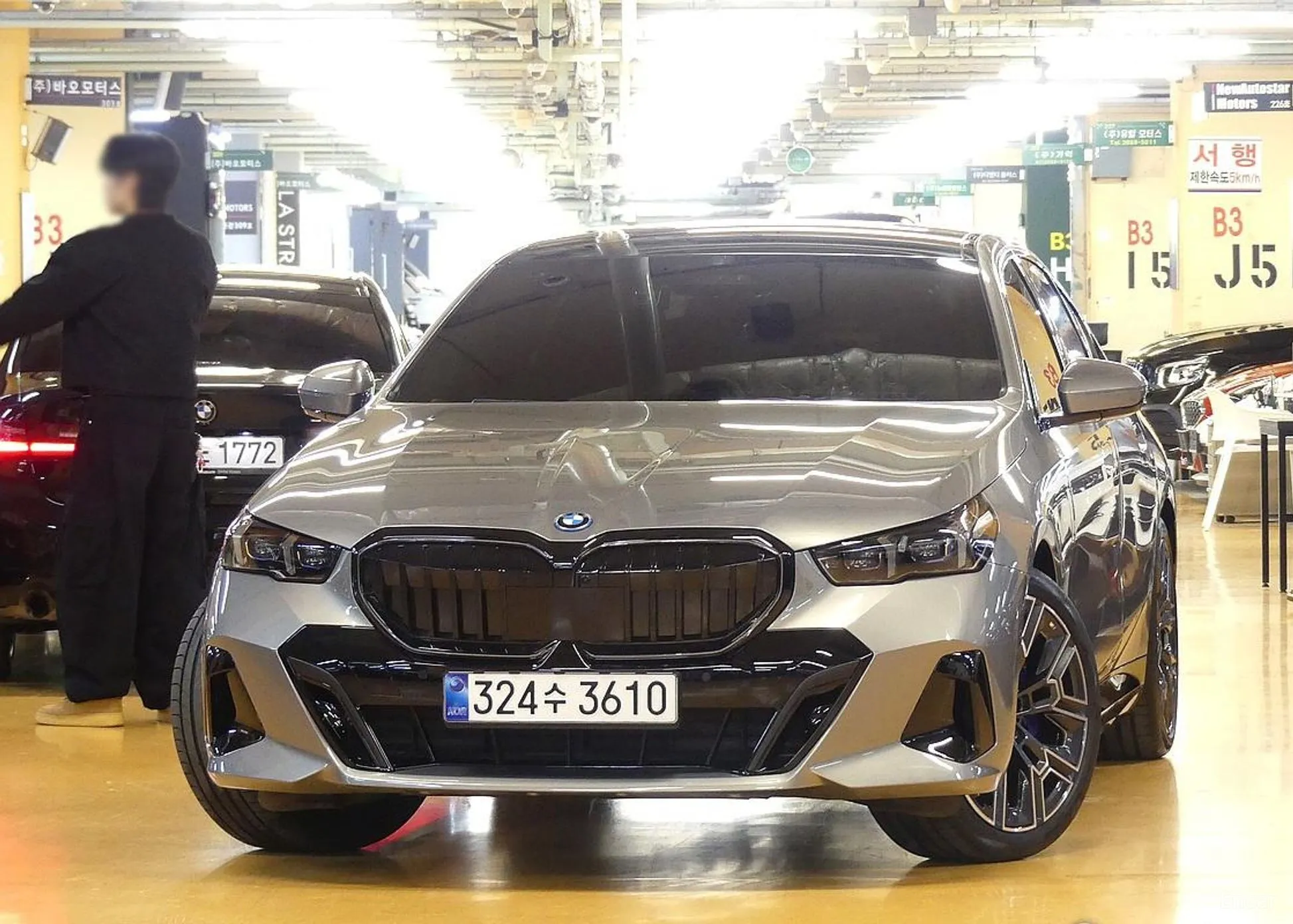BMW 5 Series (G60) превью 3