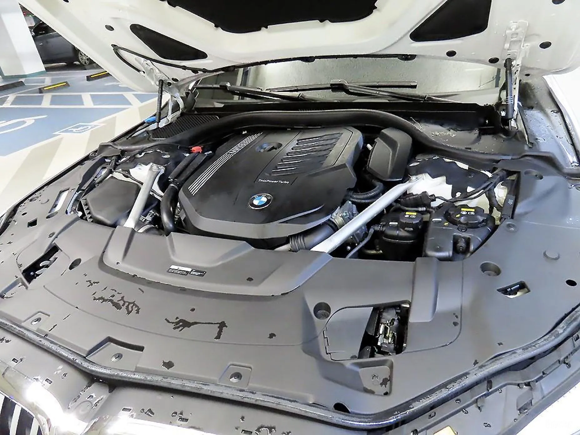 BMW 7 Series (G11) превью 19