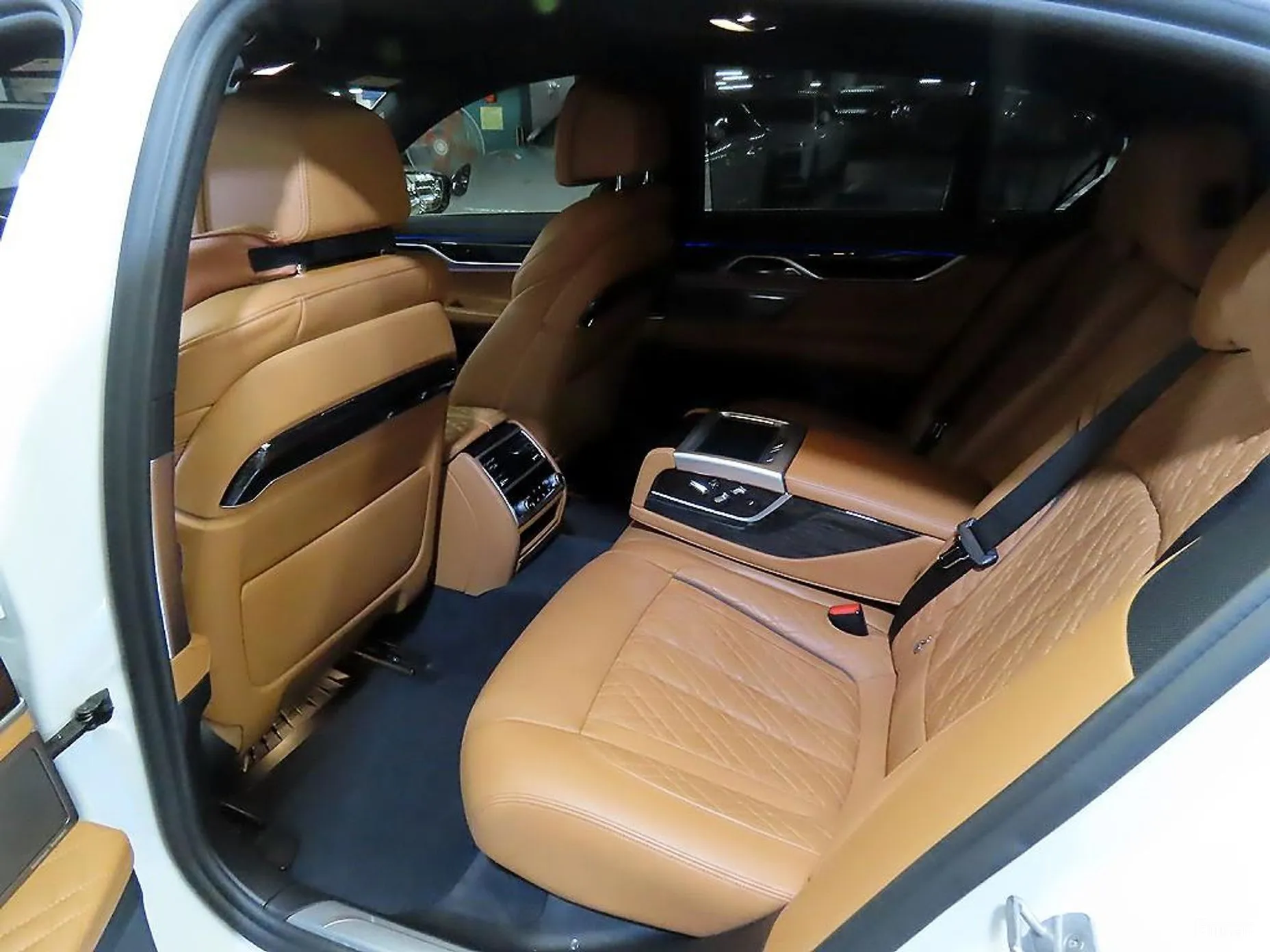 BMW 7 Series (G11) превью 7