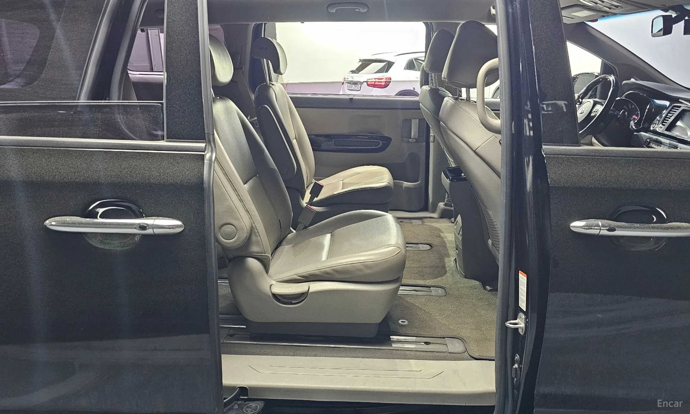 Kia Carnival превью 11