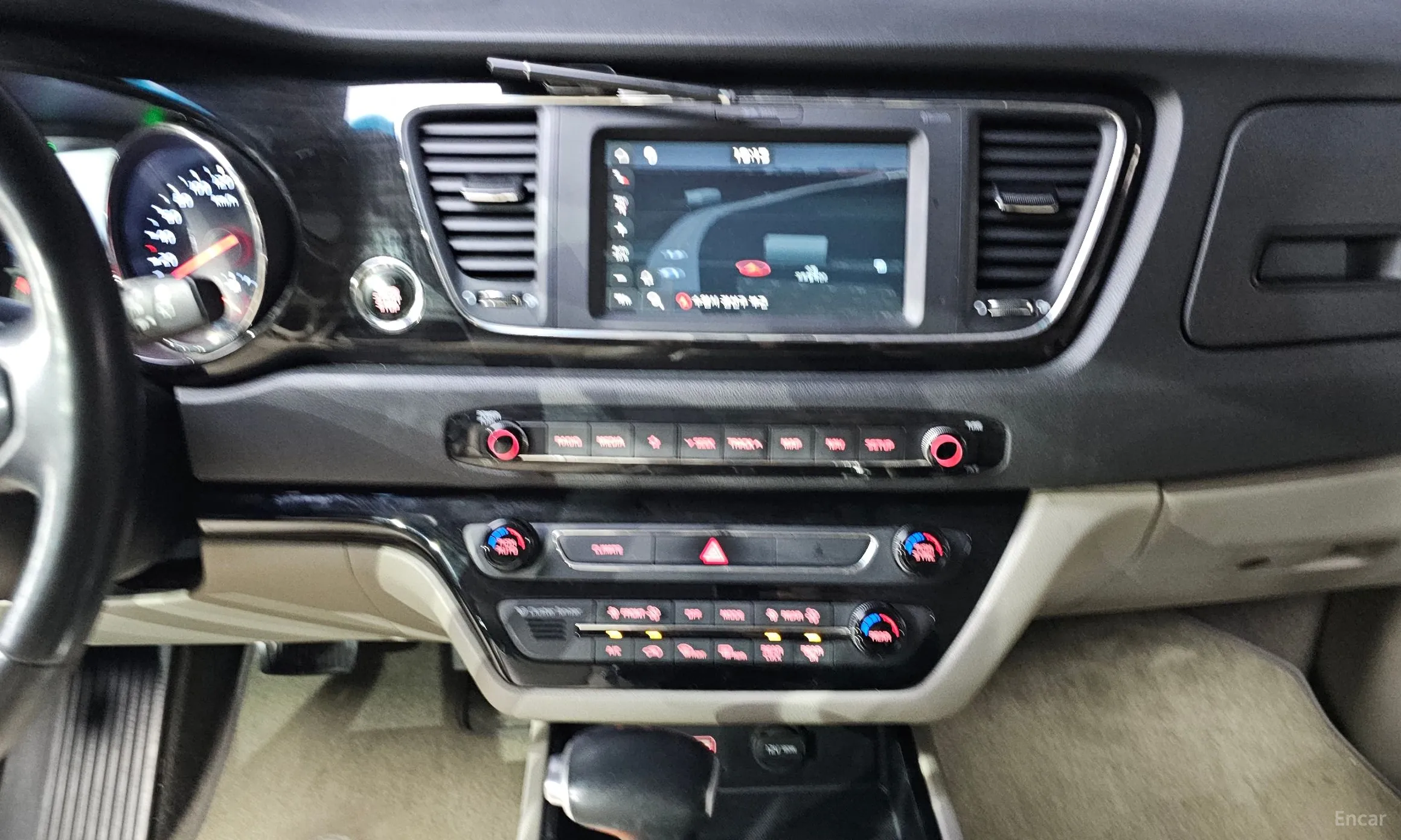 Kia Carnival превью 12