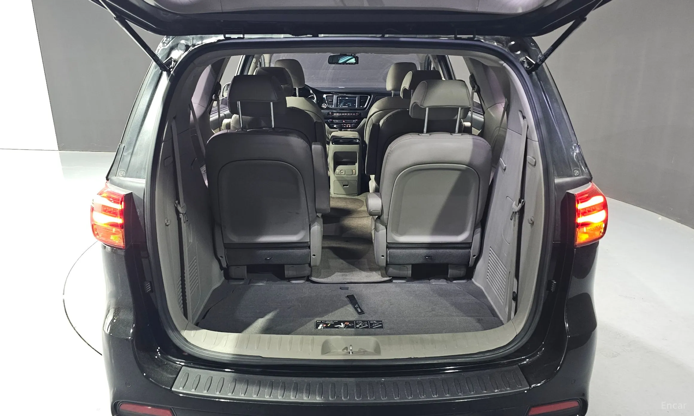 Kia Carnival превью 17