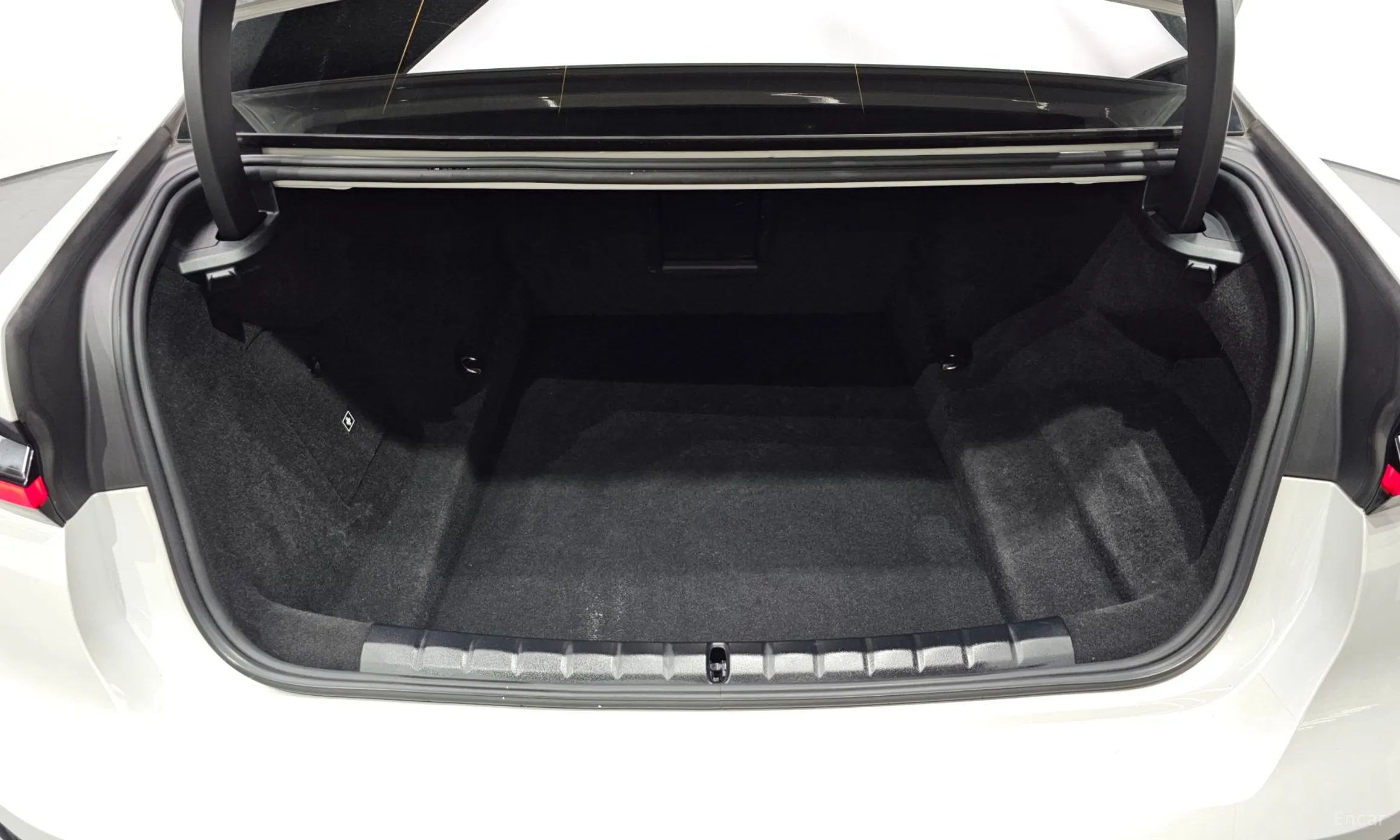 BMW 7 Series (G70) превью 16