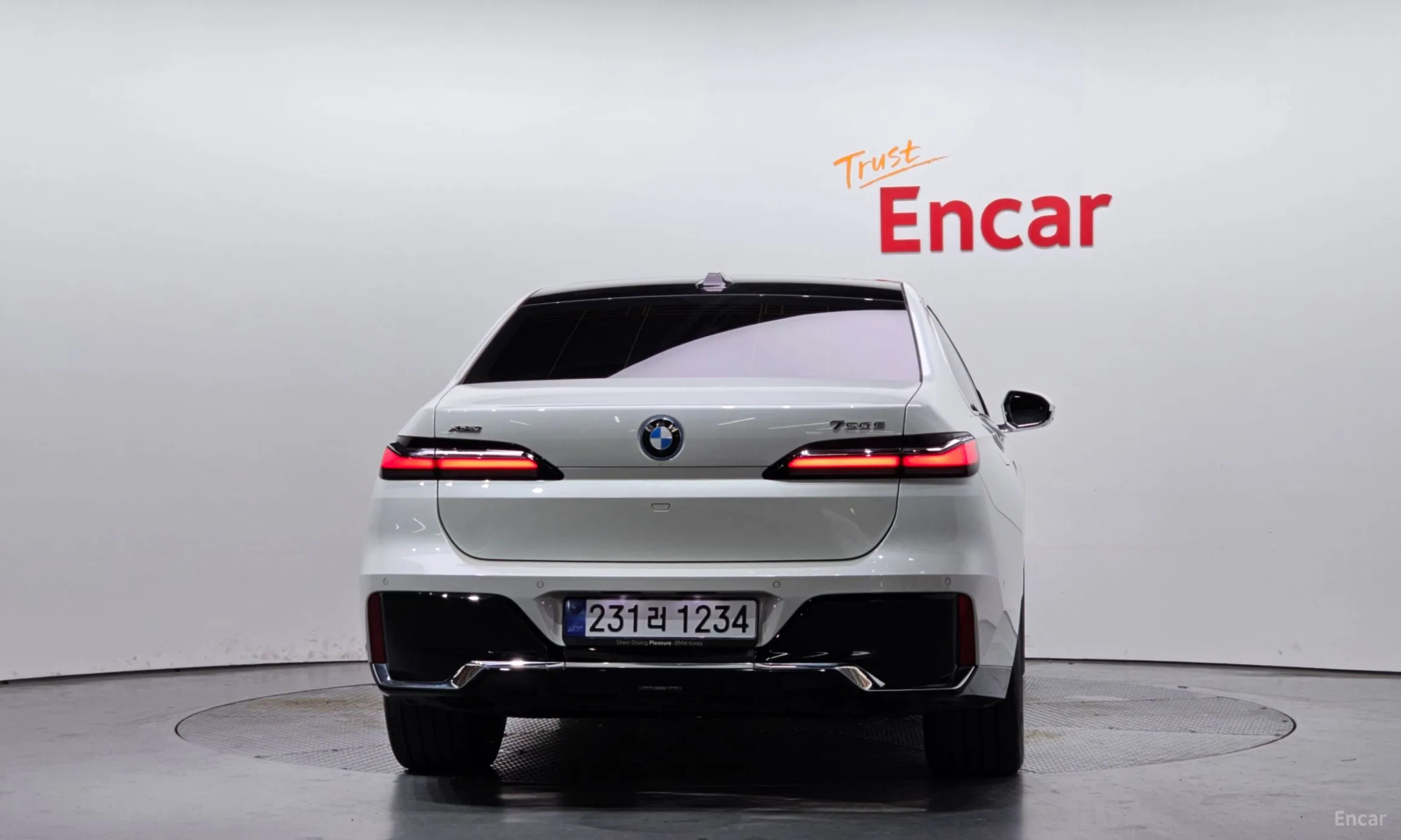 BMW 7 Series (G70) превью 4