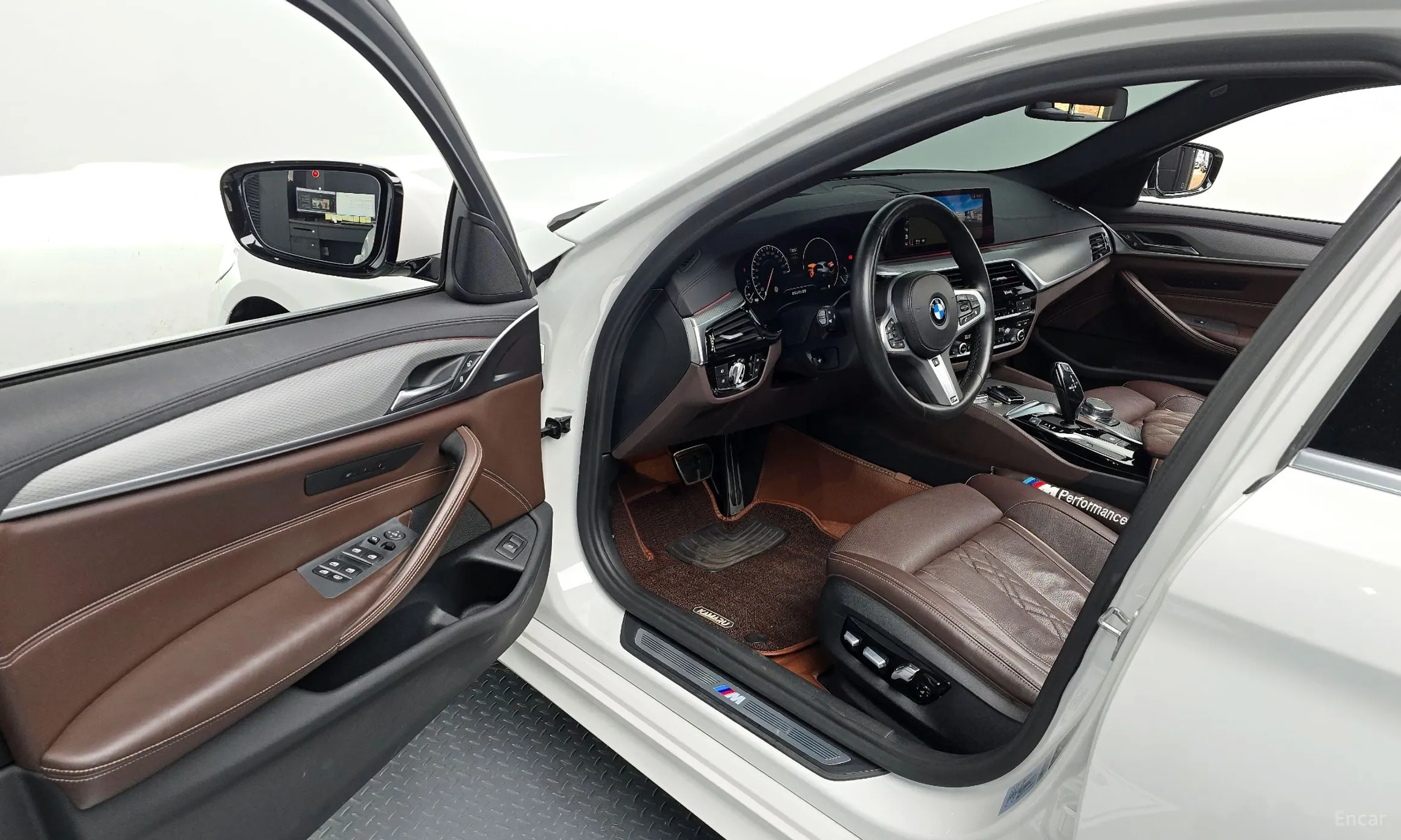 BMW 5 Series (G30) превью 10