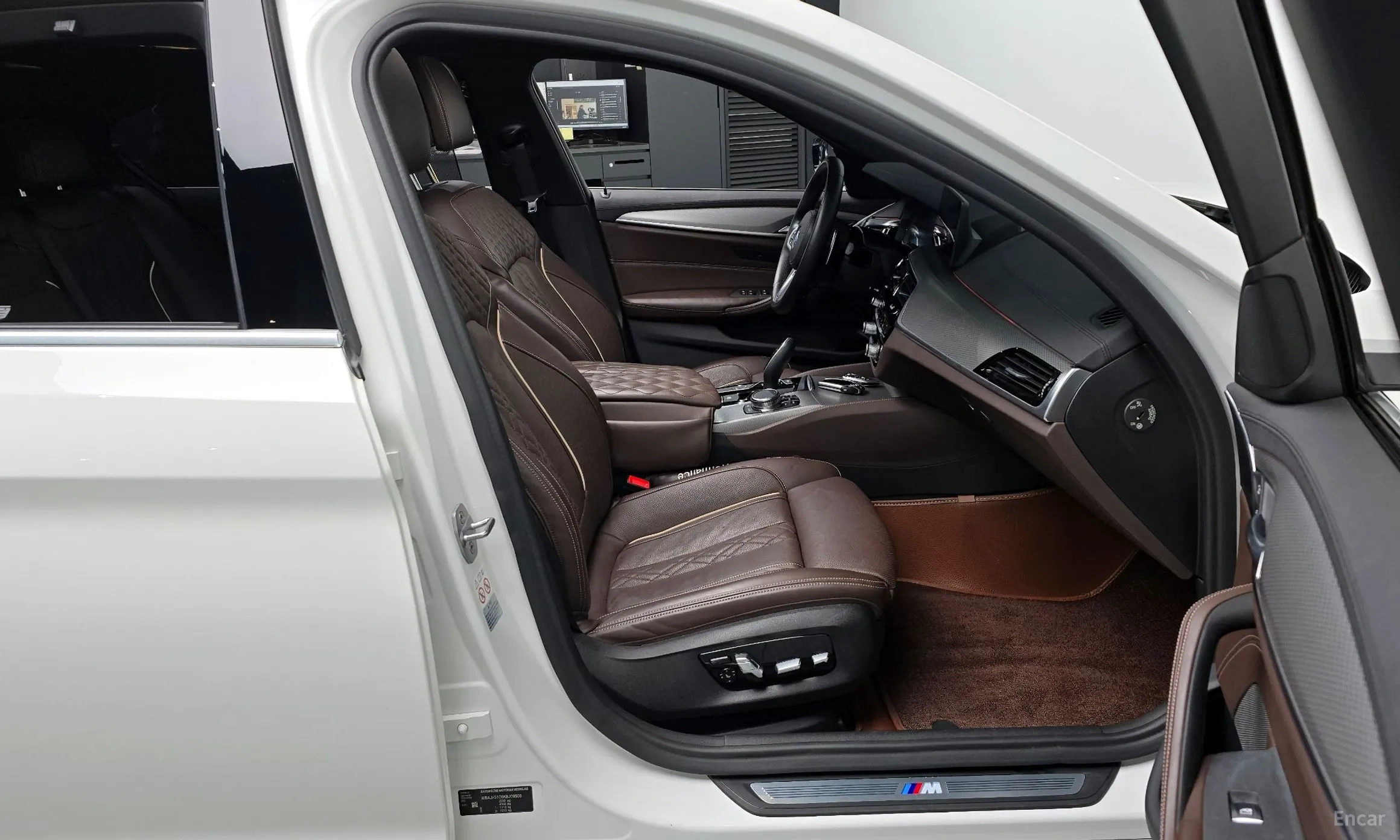 BMW 5 Series (G30) превью 11