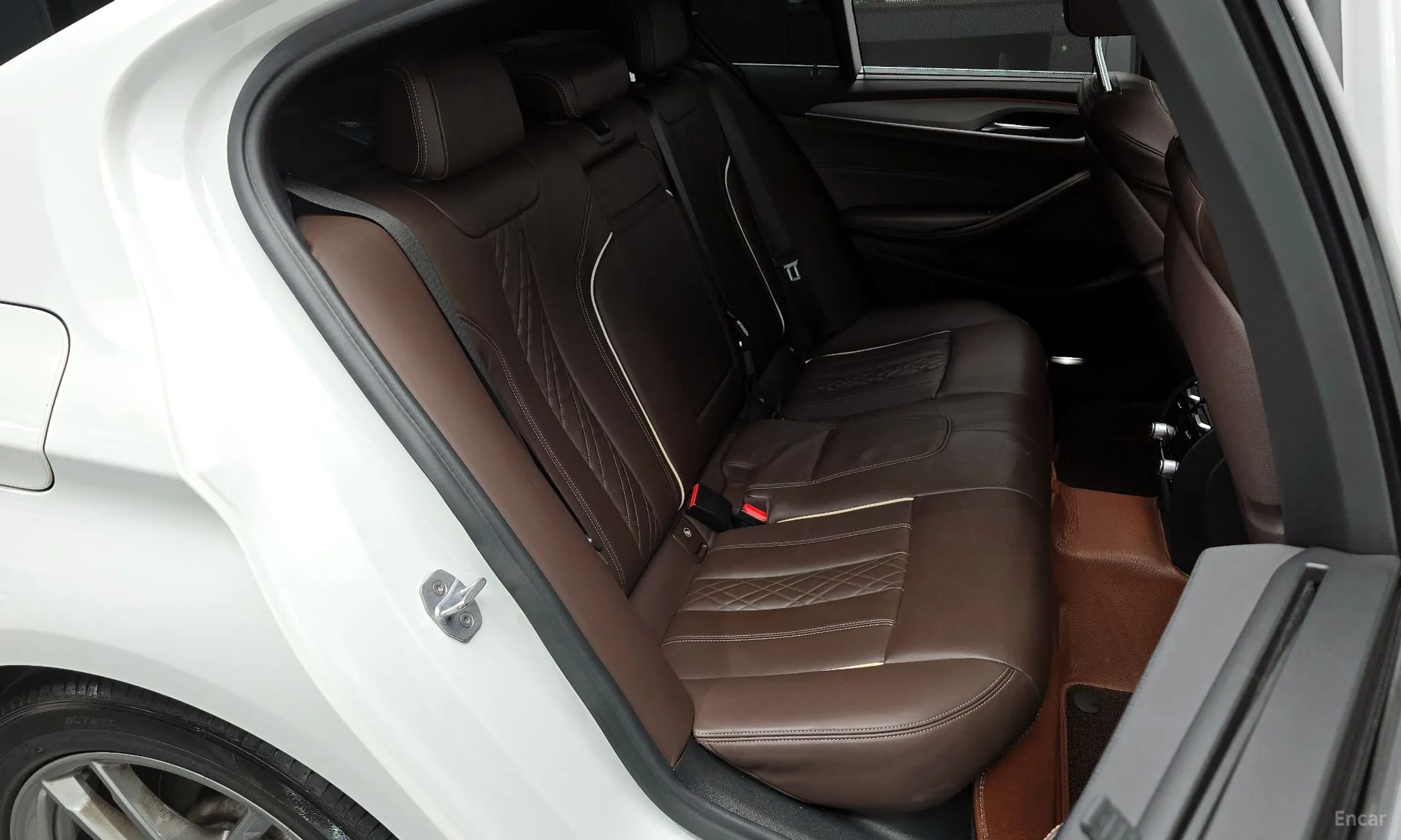 BMW 5 Series (G30) превью 12