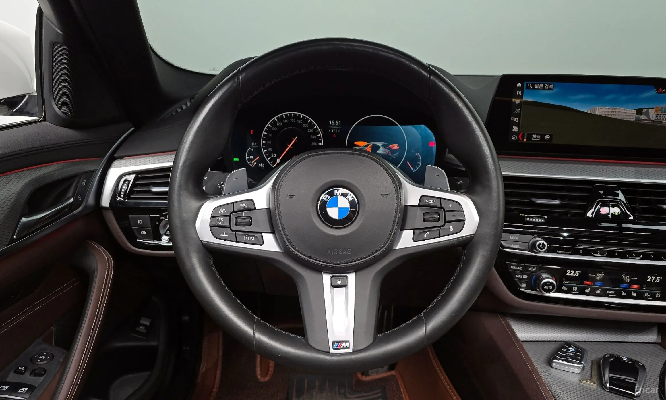 BMW 5 Series (G30) превью 13