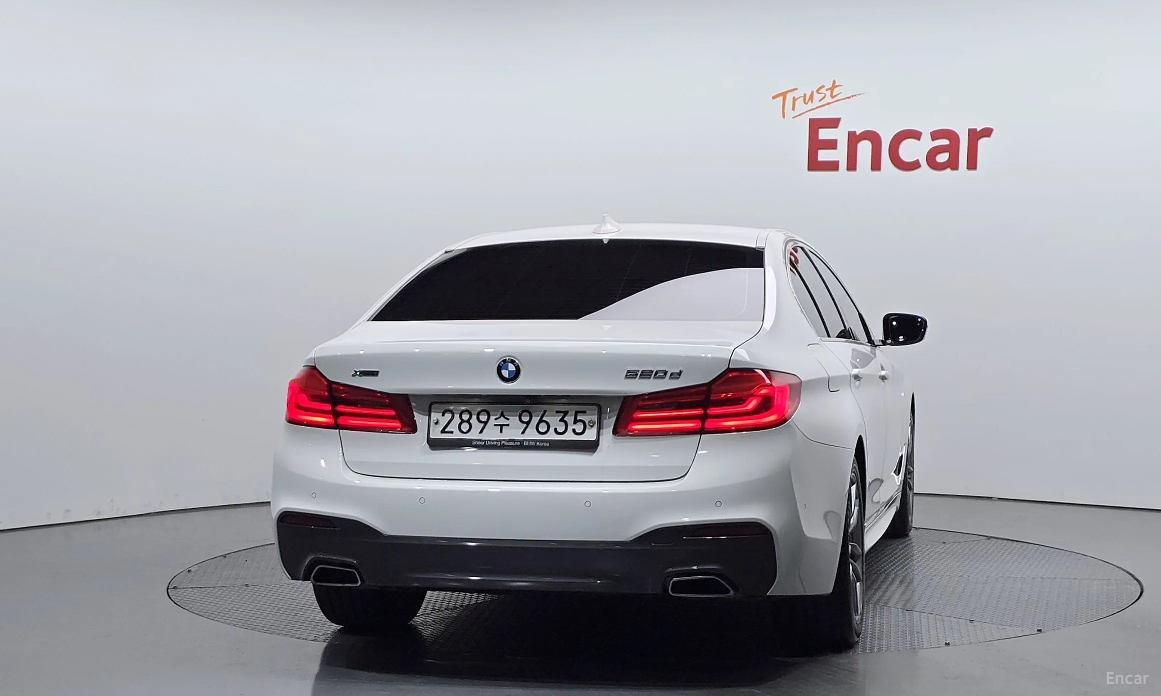 BMW 5 Series (G30) превью 4