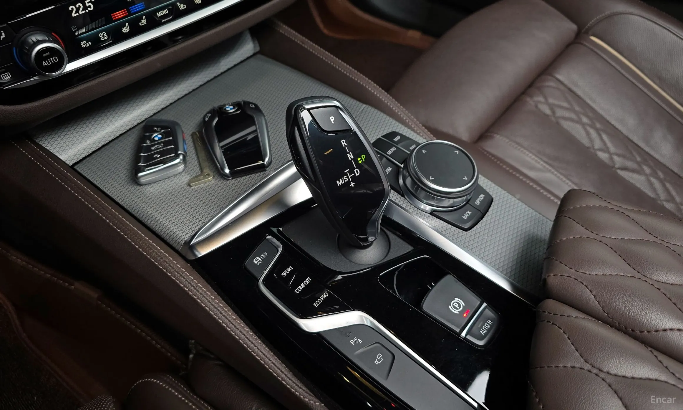 BMW 5 Series (G30) превью 9
