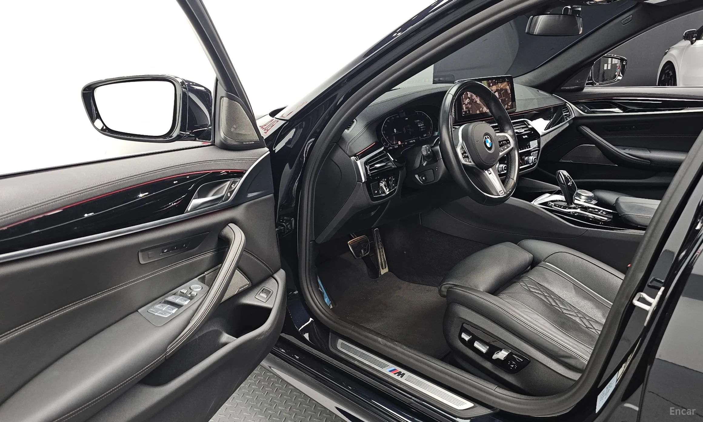 BMW 5 Series (G30) превью 11