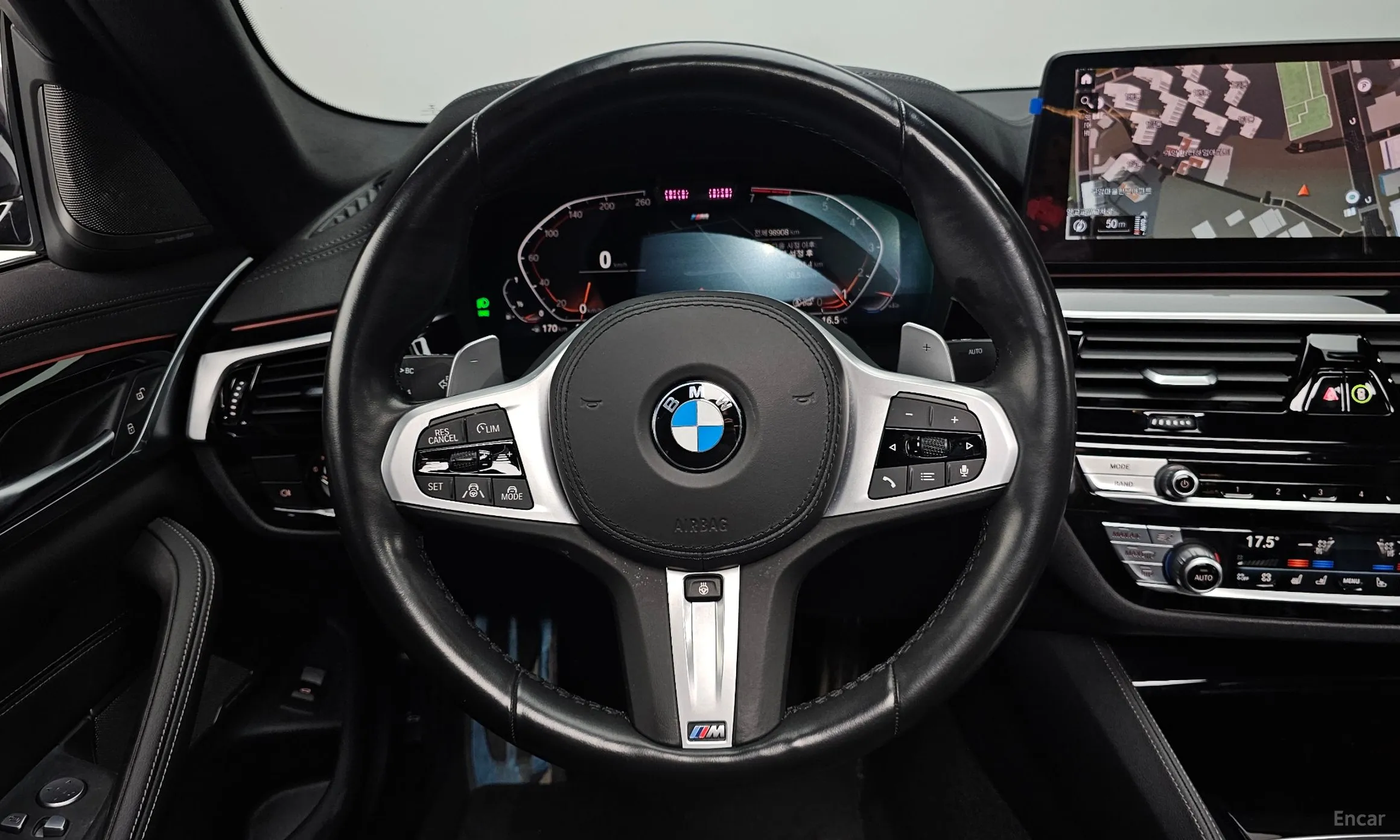 BMW 5 Series (G30) превью 13