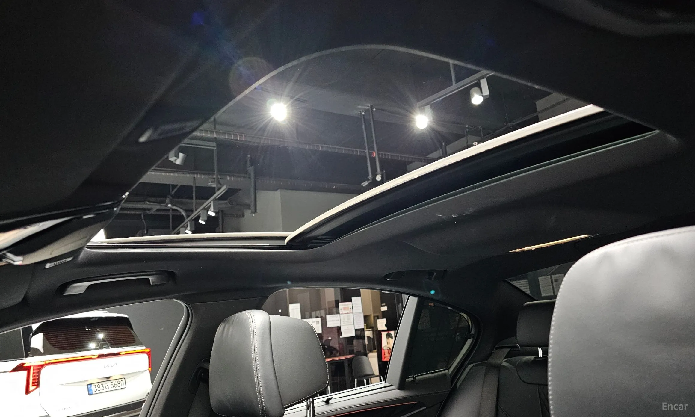 BMW 5 Series (G30) превью 19