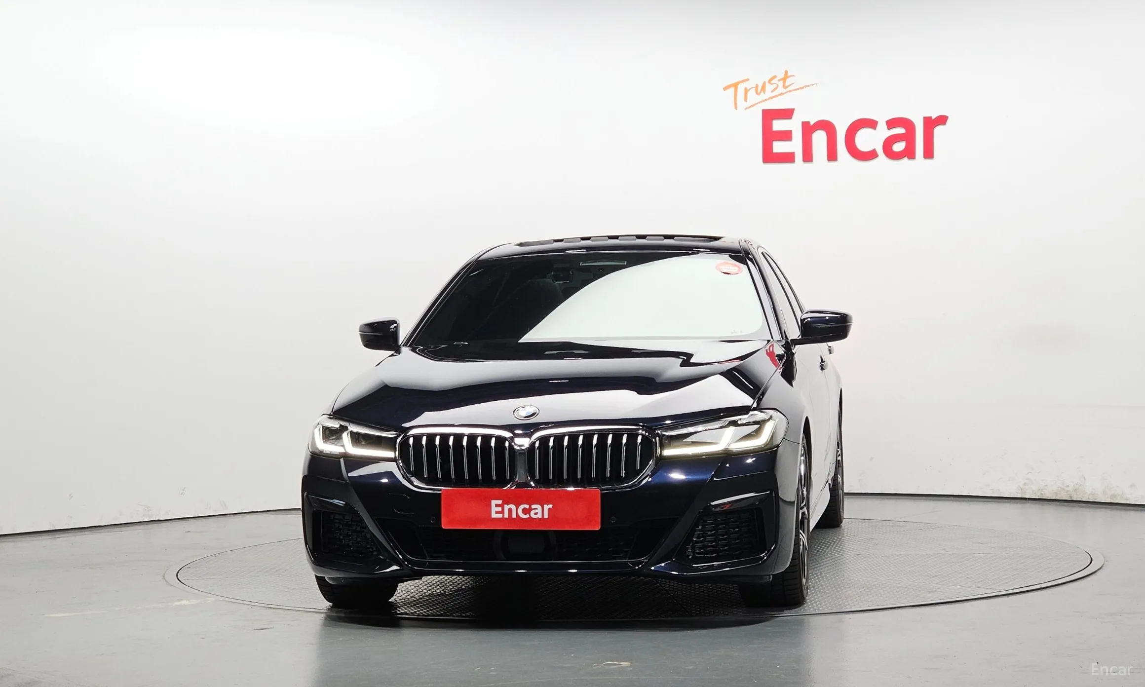 BMW 5 Series (G30) превью 3