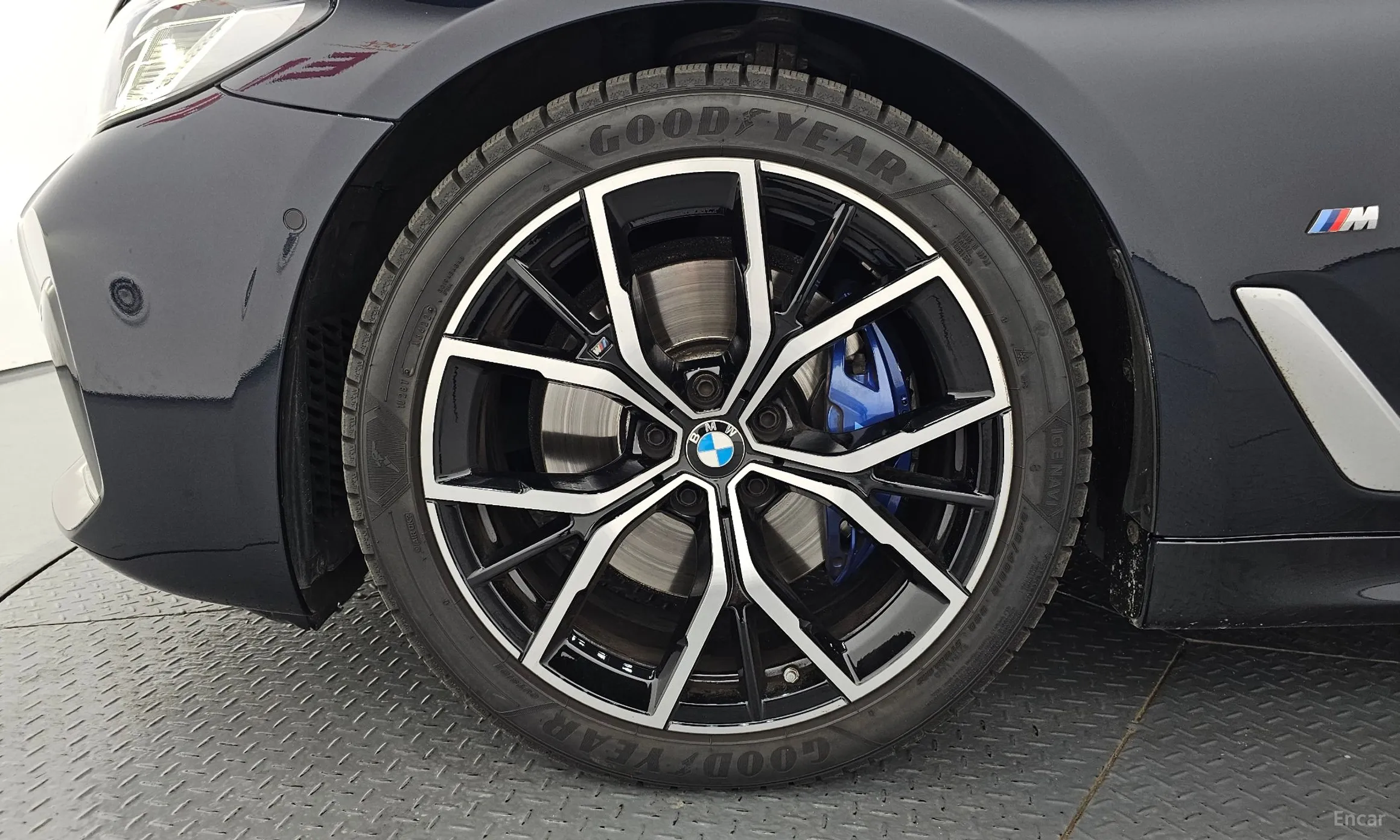 BMW 5 Series (G30) превью 5