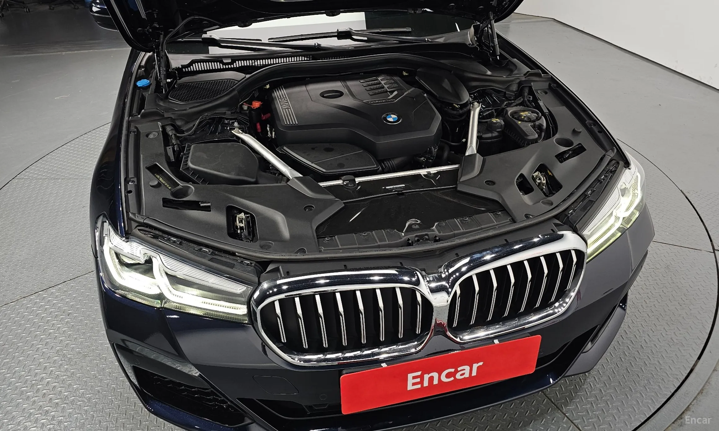 BMW 5 Series (G30) превью 6