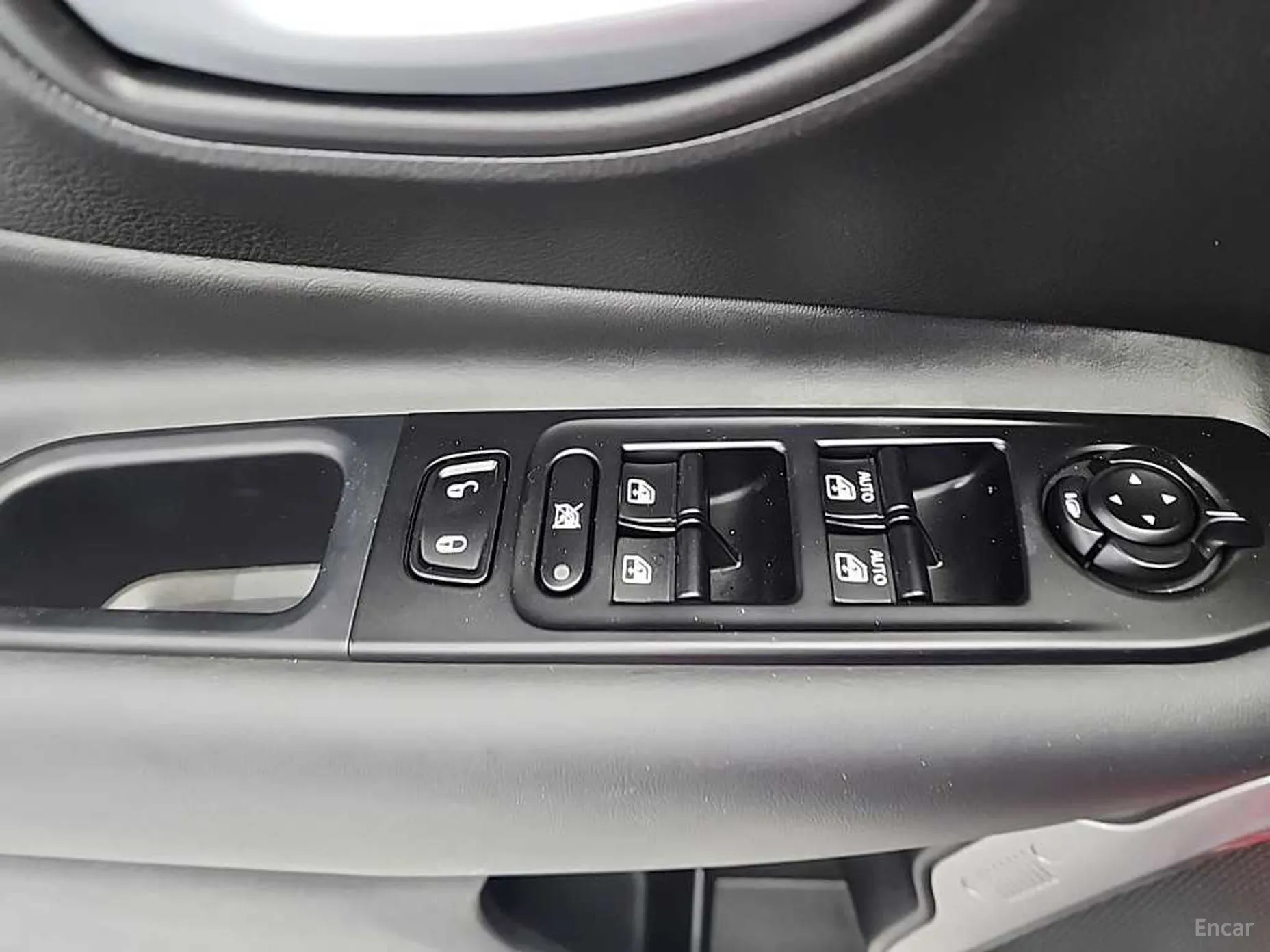 Jeep Renegade превью 15