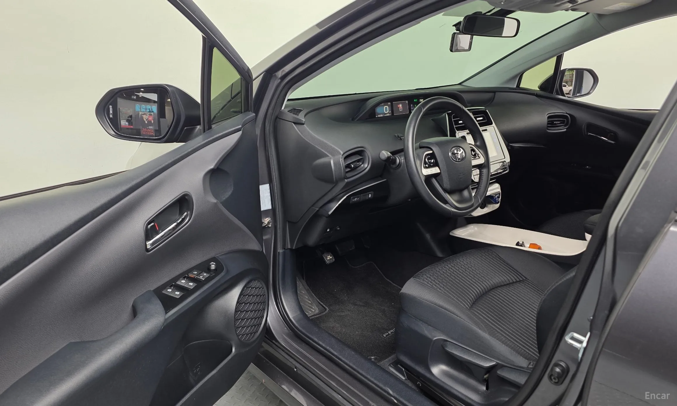 Toyota Prius 4th Generation превью 10