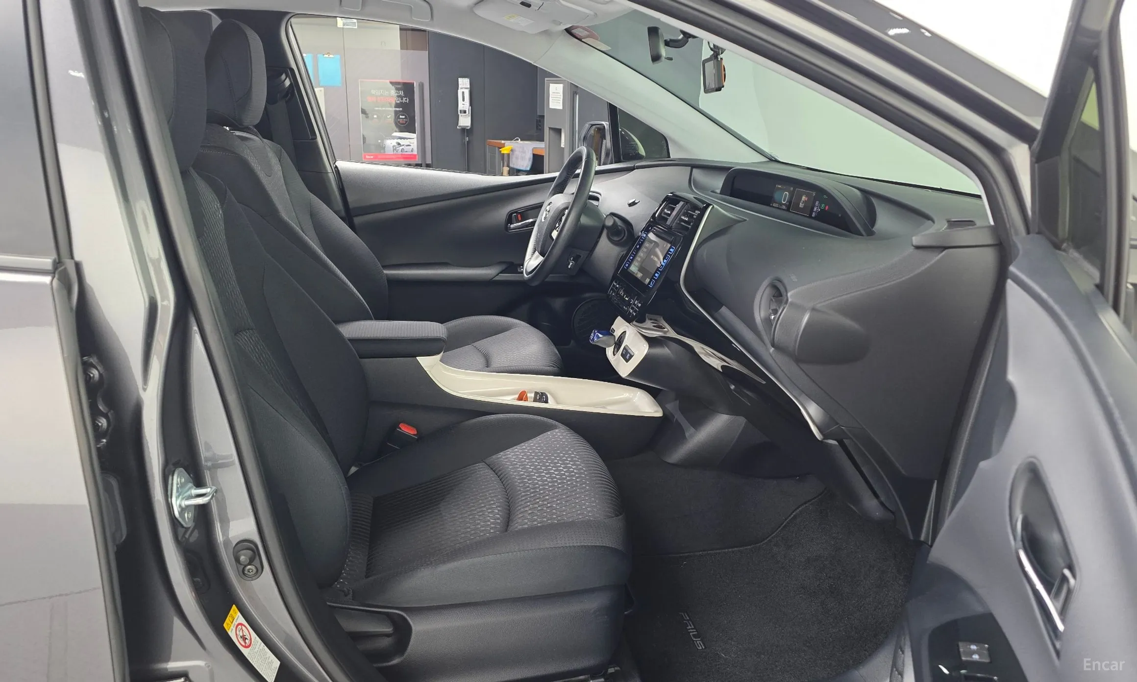 Toyota Prius 4th Generation превью 11