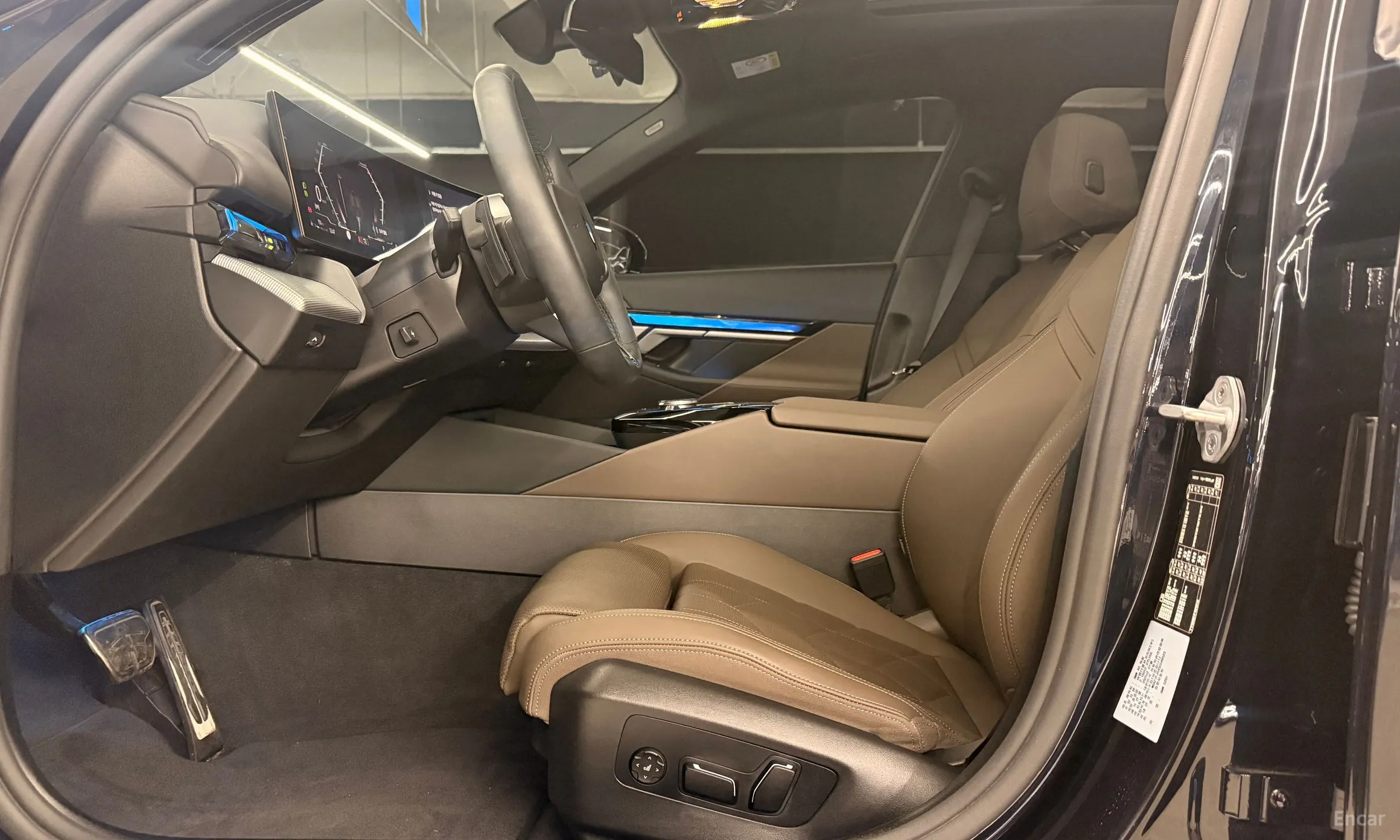 BMW 5 Series (G60) превью 10