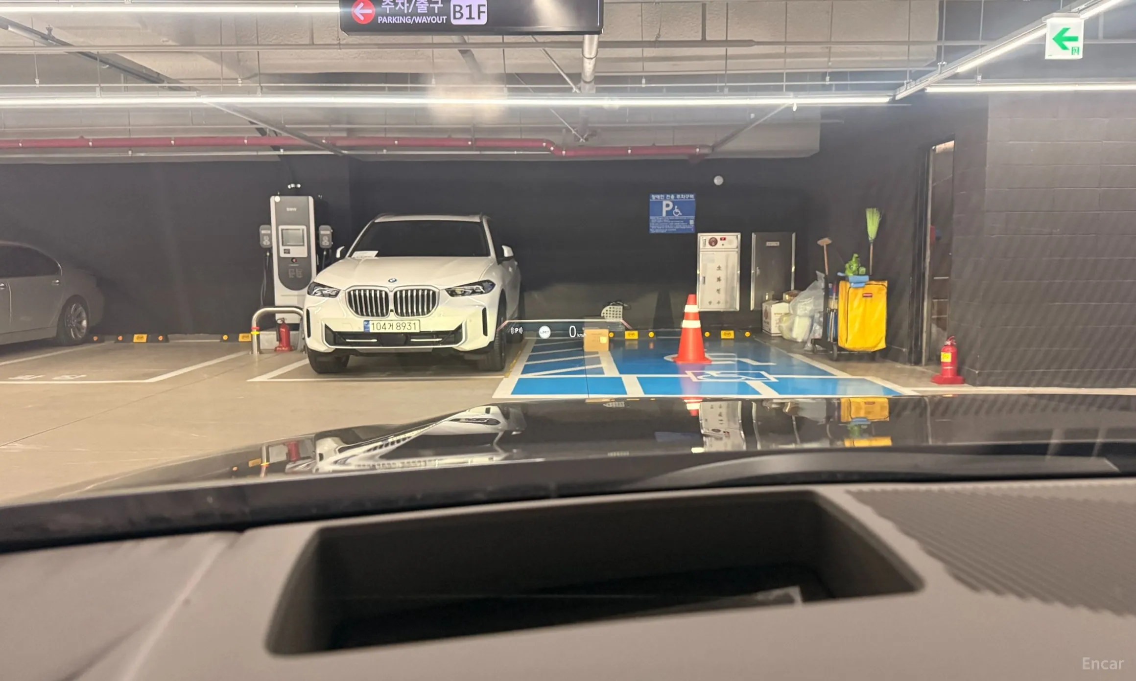 BMW 5 Series (G60) превью 11