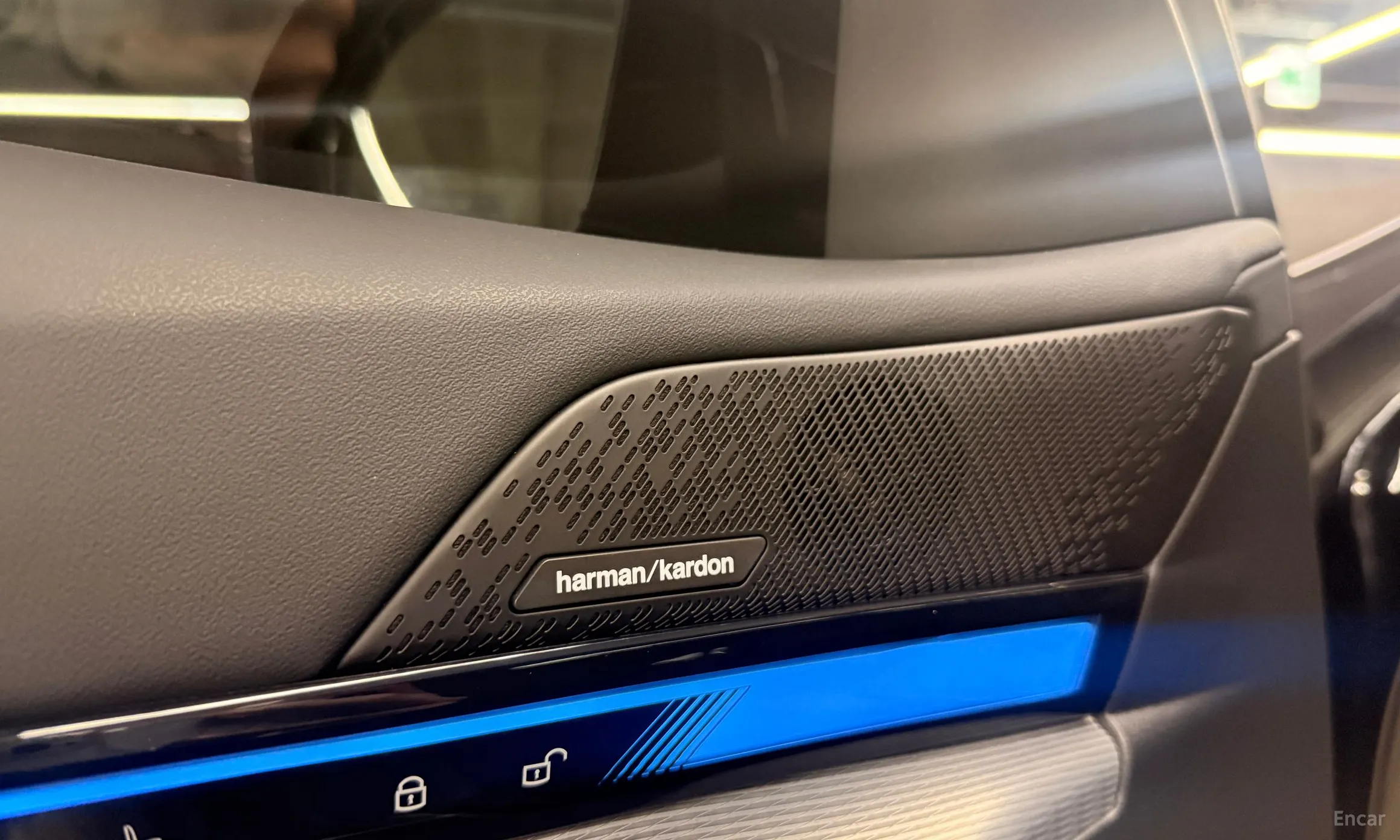 BMW 5 Series (G60) превью 16