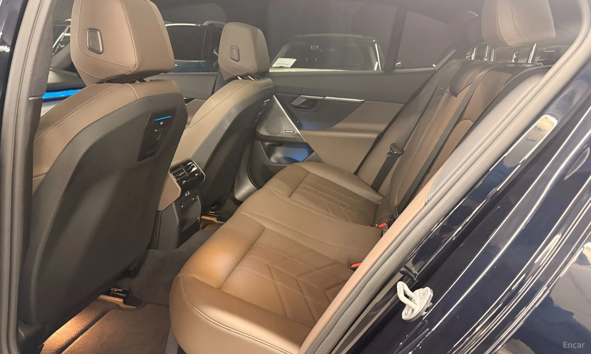 BMW 5 Series (G60) превью 17