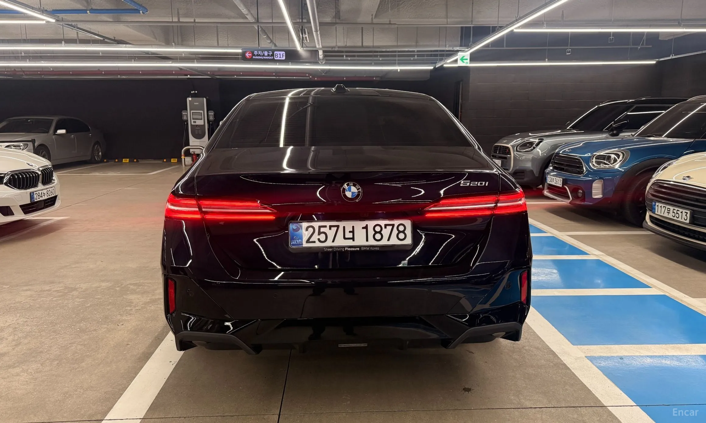 BMW 5 Series (G60) превью 4