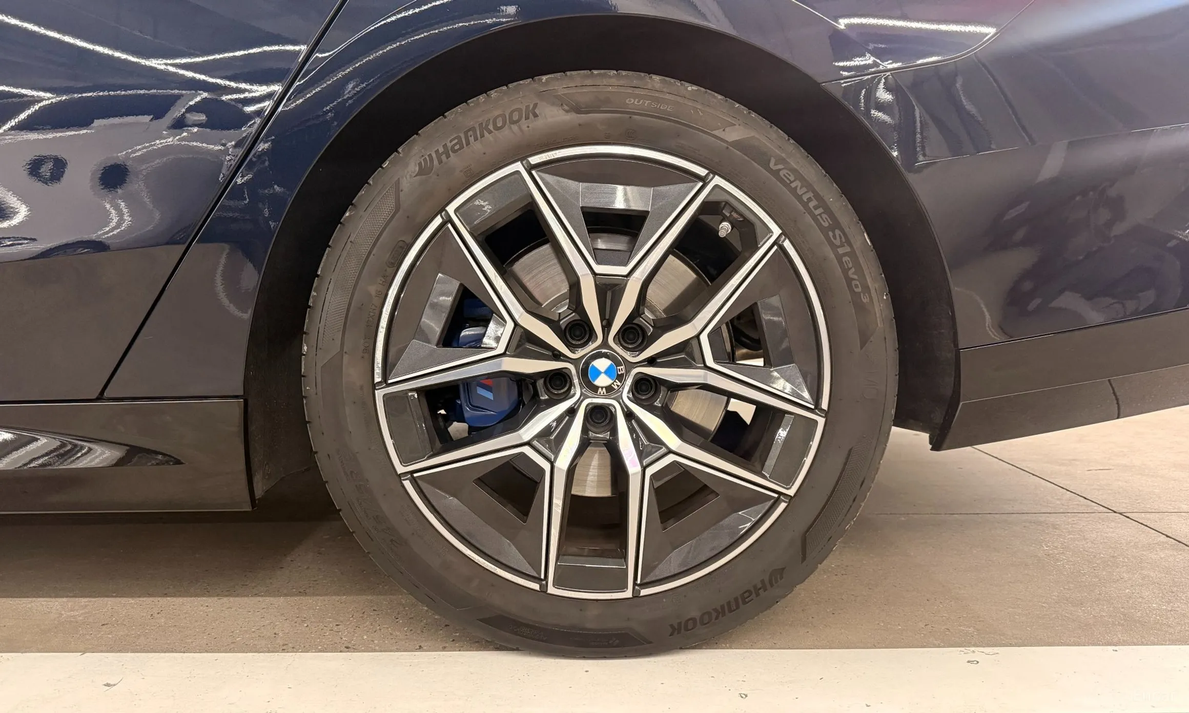 BMW 5 Series (G60) превью 5