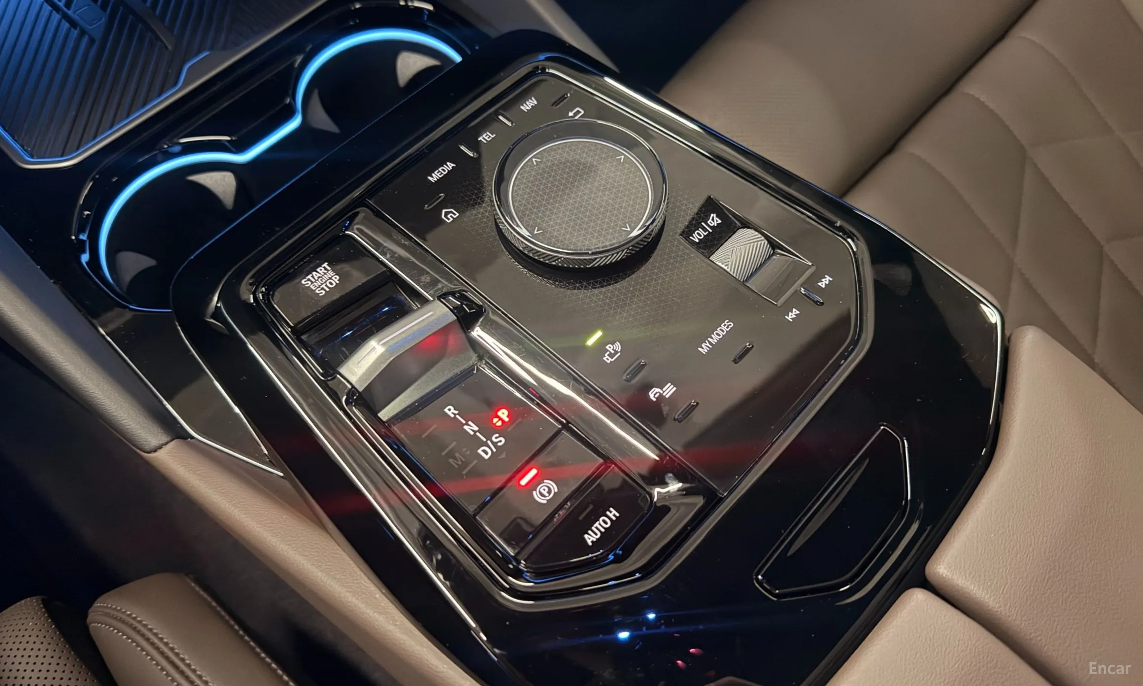 BMW 5 Series (G60) превью 9