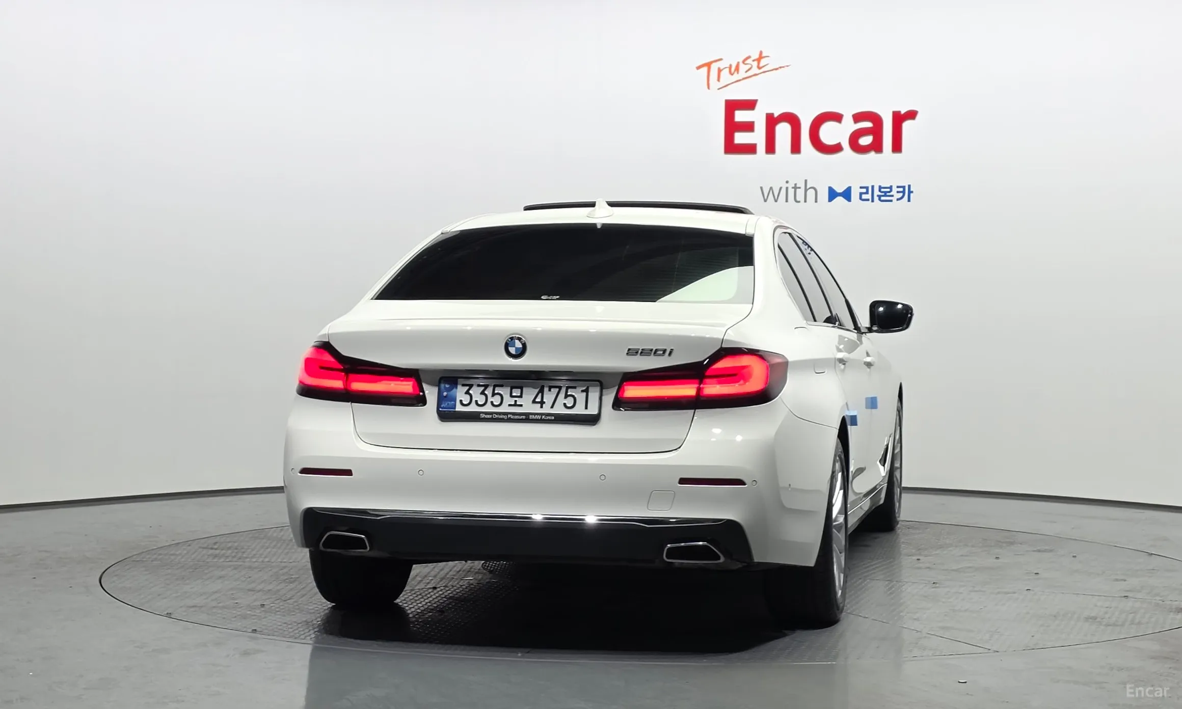 BMW 5 Series (G30) превью 4