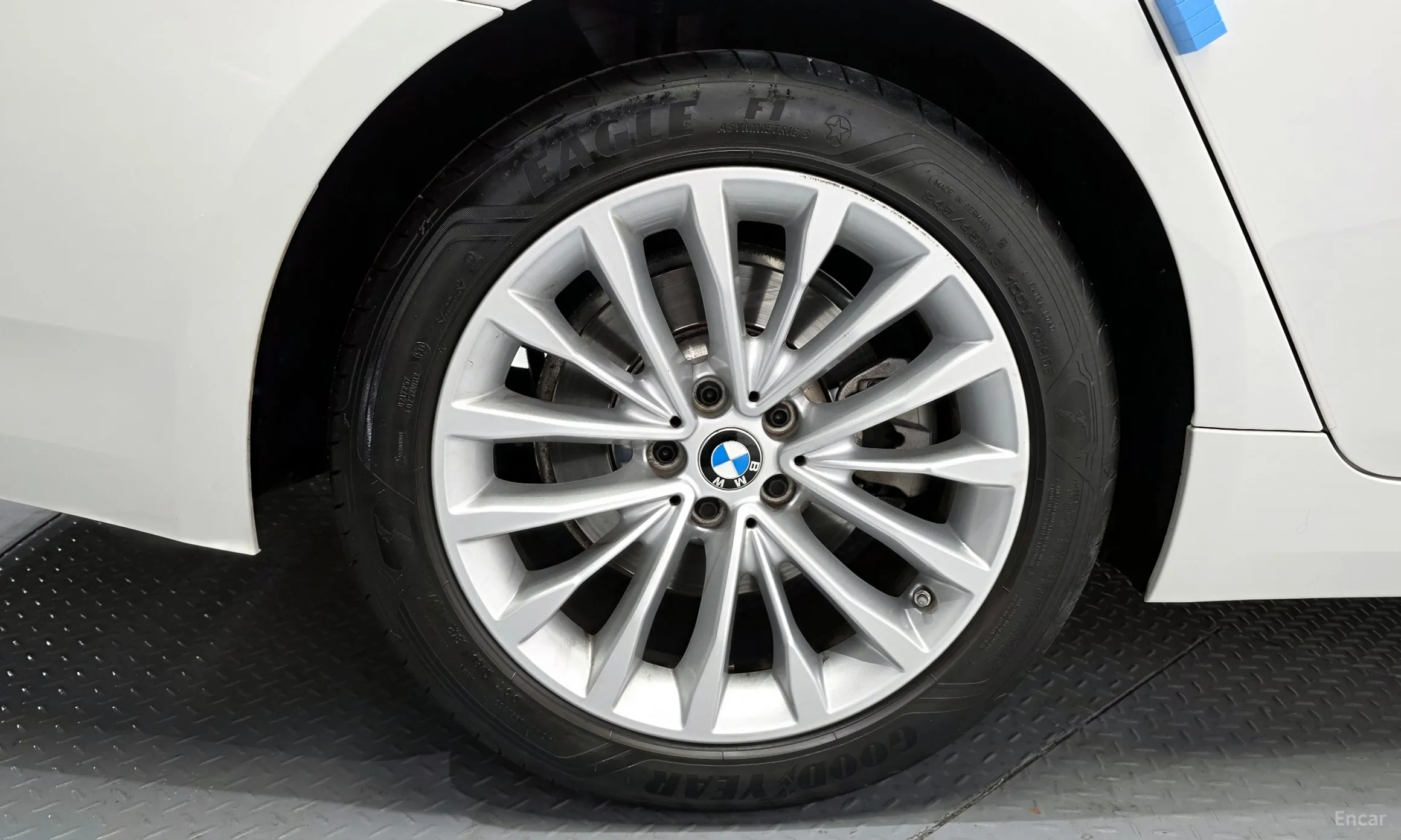 BMW 5 Series (G30) превью 5