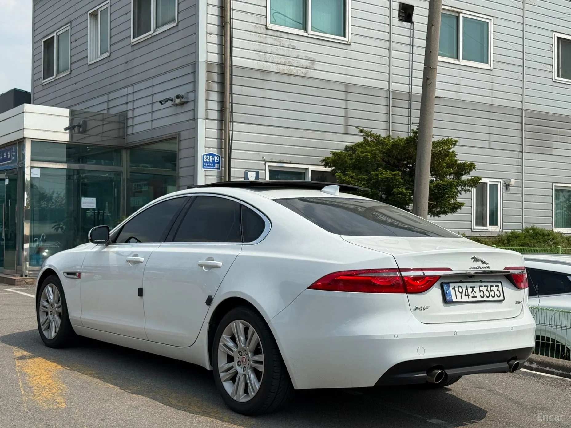 Jaguar XF (x260)