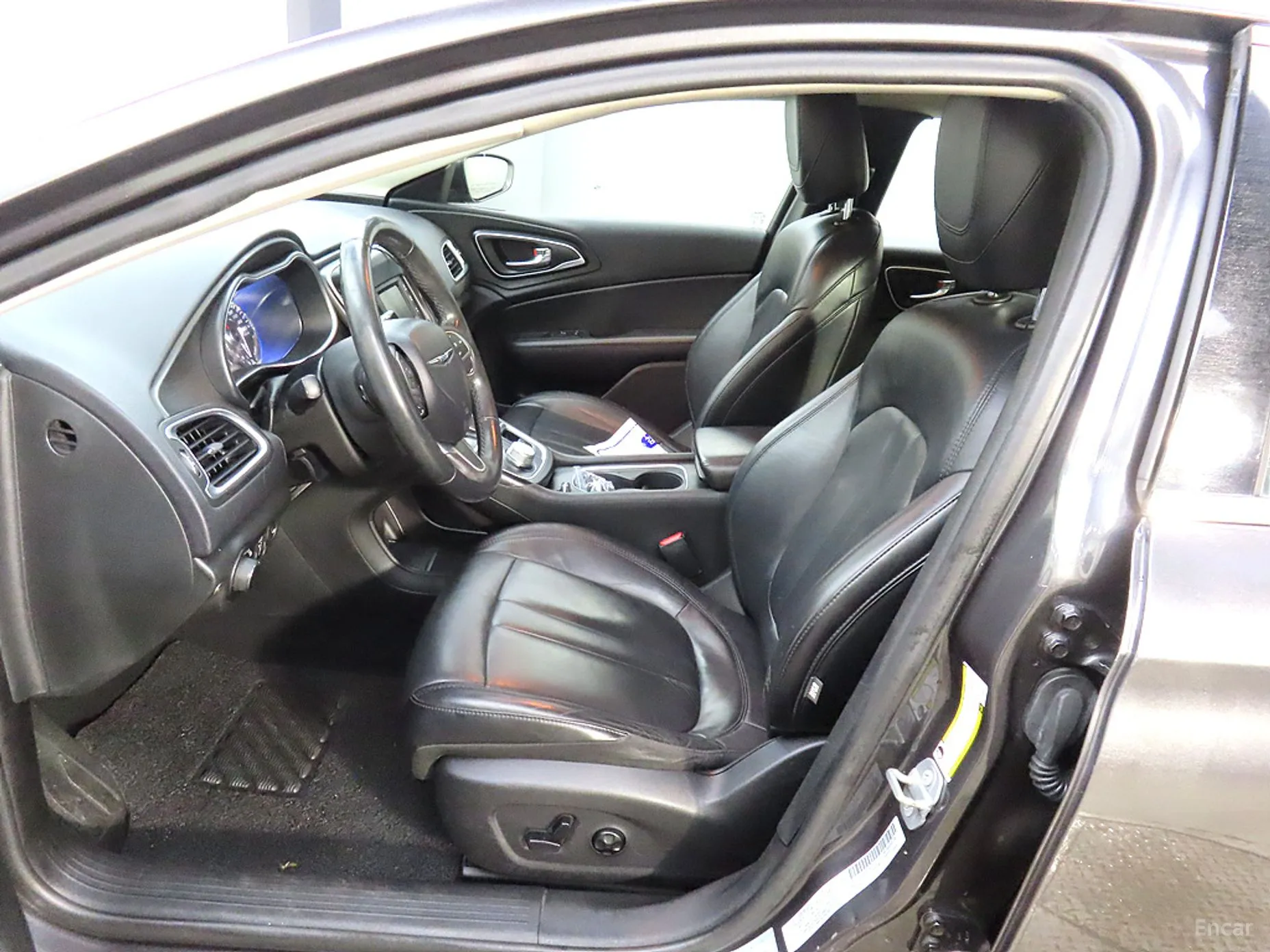 Chrysler 200 Second generation превью 7