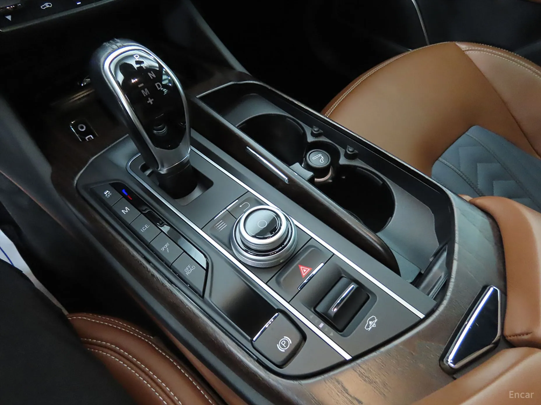 Maserati Levante превью 14